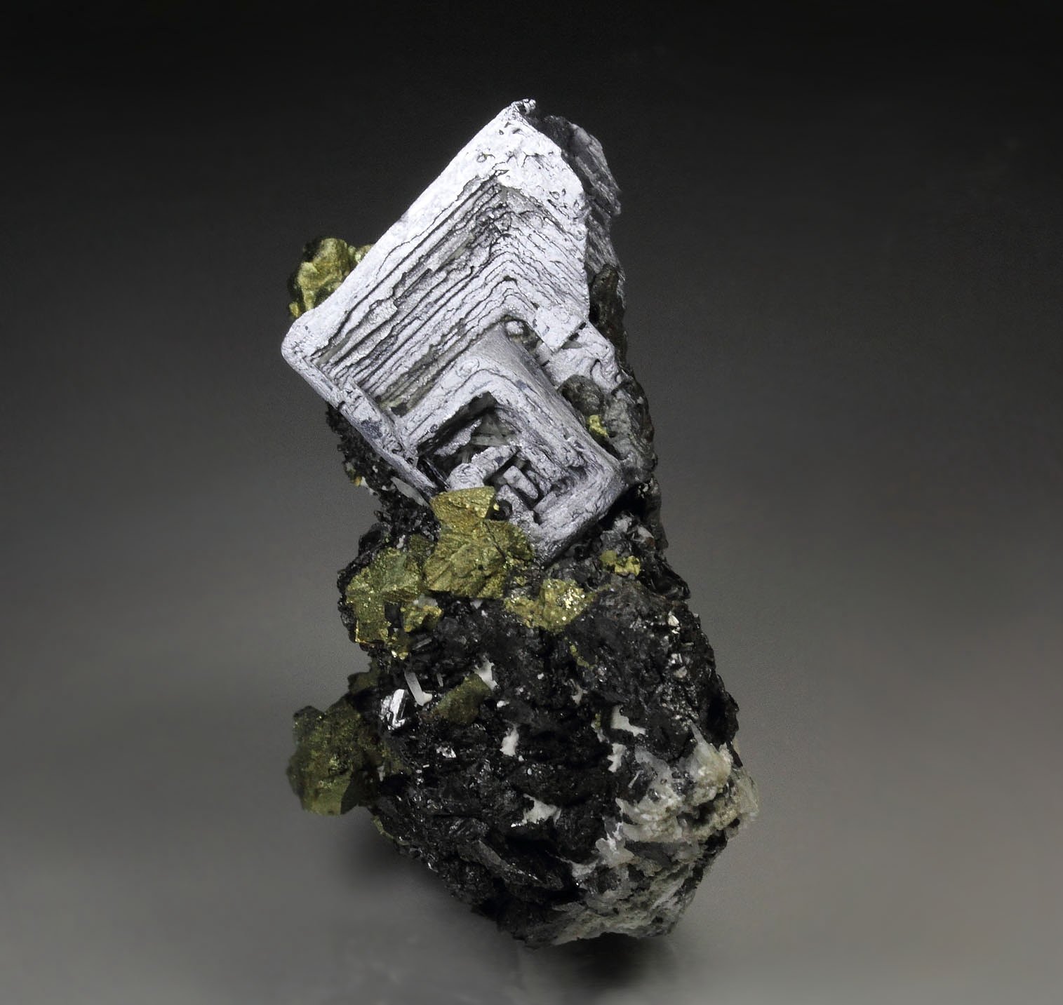 skeletal GALENA, CHALCOPYRITE, SPHALERITE, QUARTZ