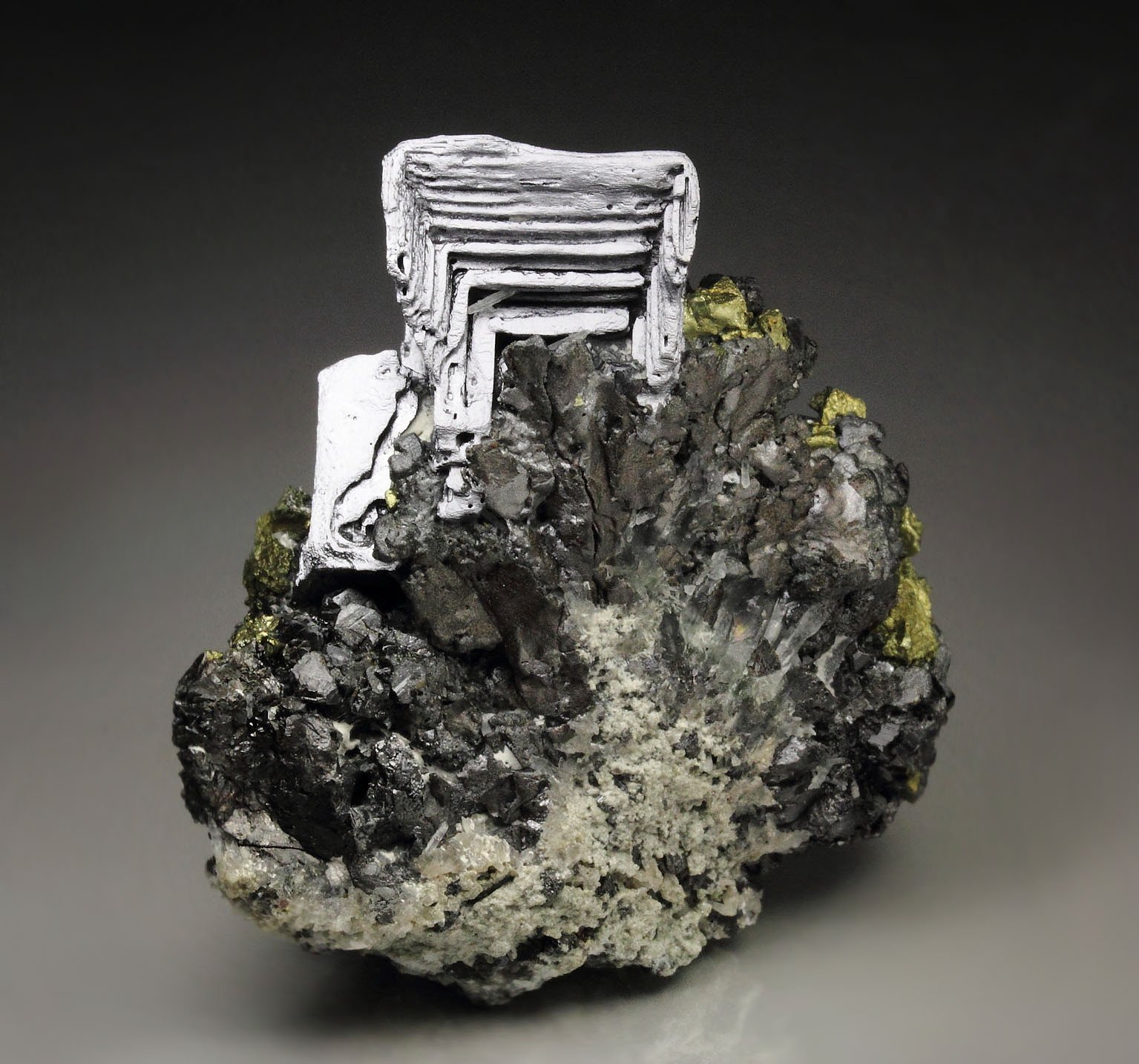 skeletal GALENA, CHALCOPYRITE, SPHALERITE, QUARTZ