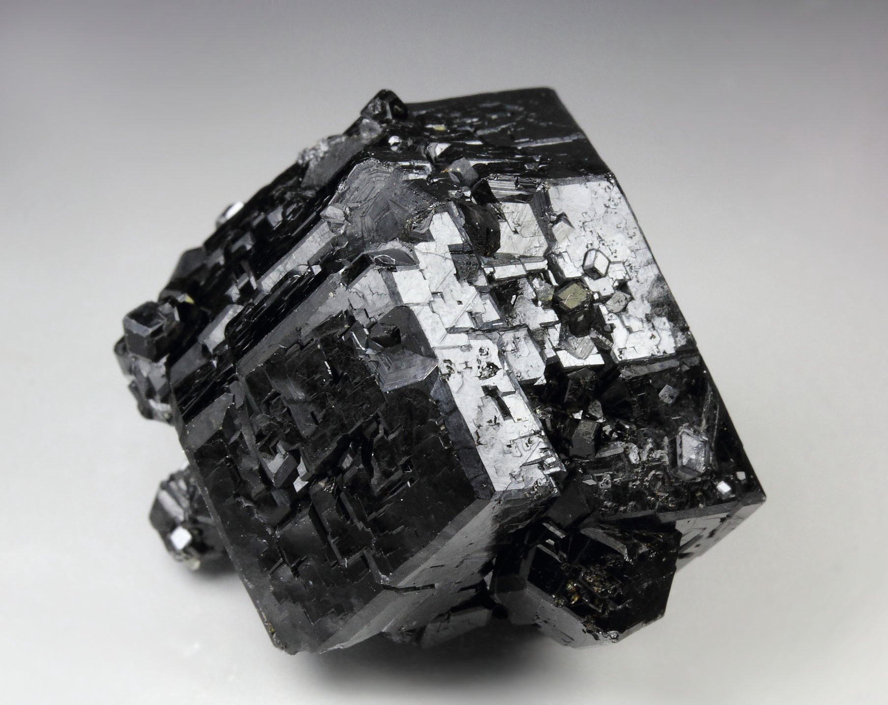 GARNET var. ANDRADITE var. MELANITE