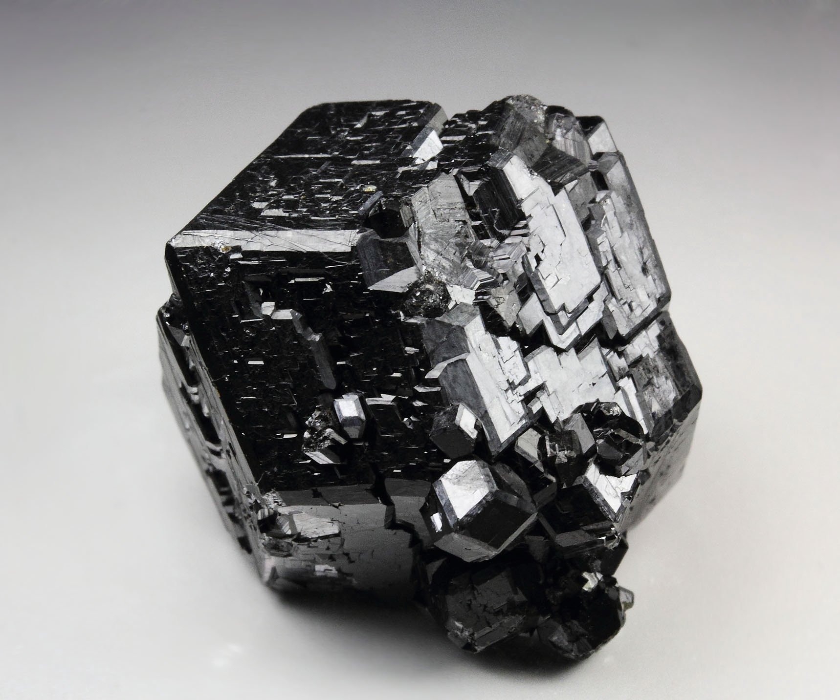 GARNET var. ANDRADITE var. MELANITE