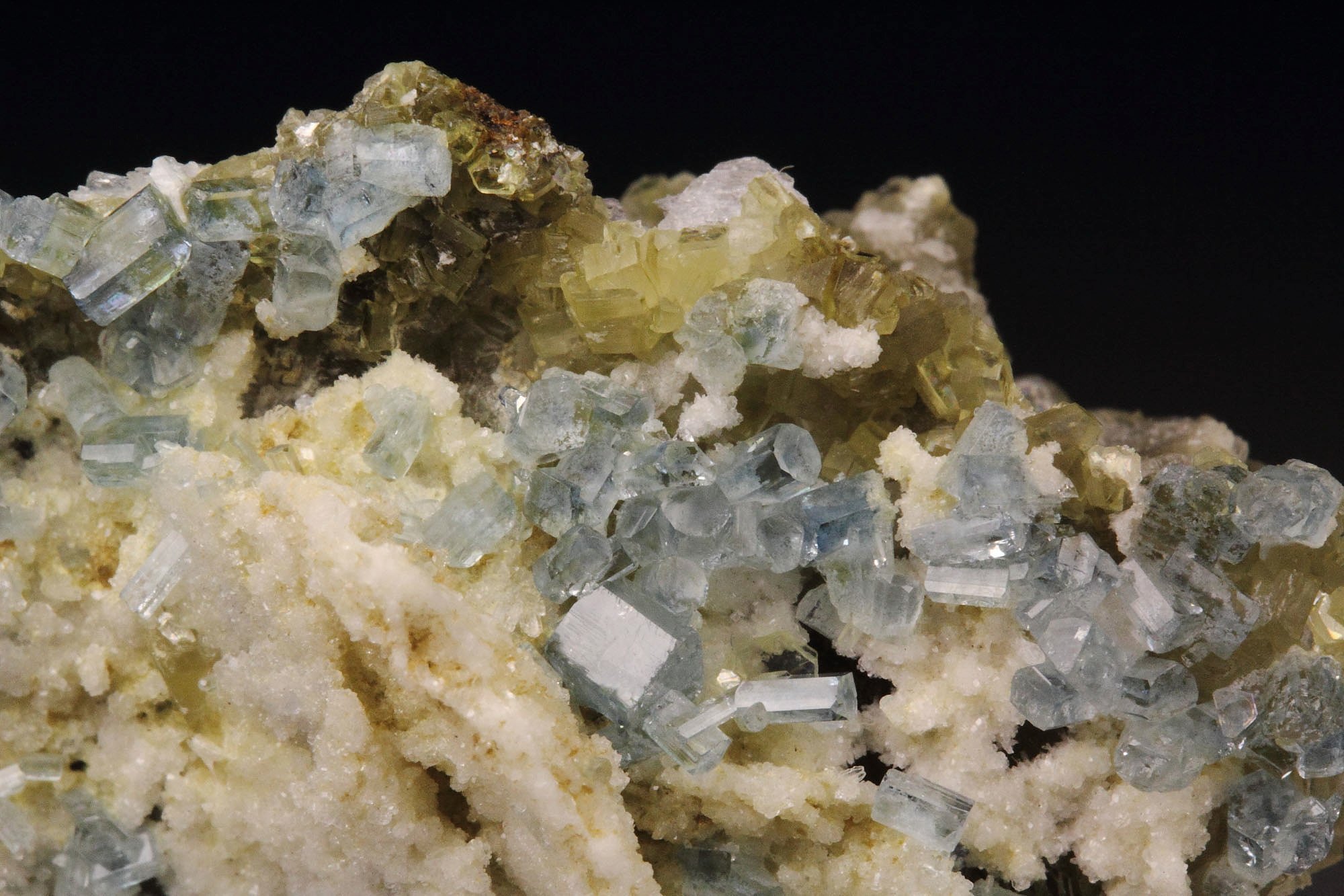 gem FLUORAPATITE, ALBITE, MUSCOVITE