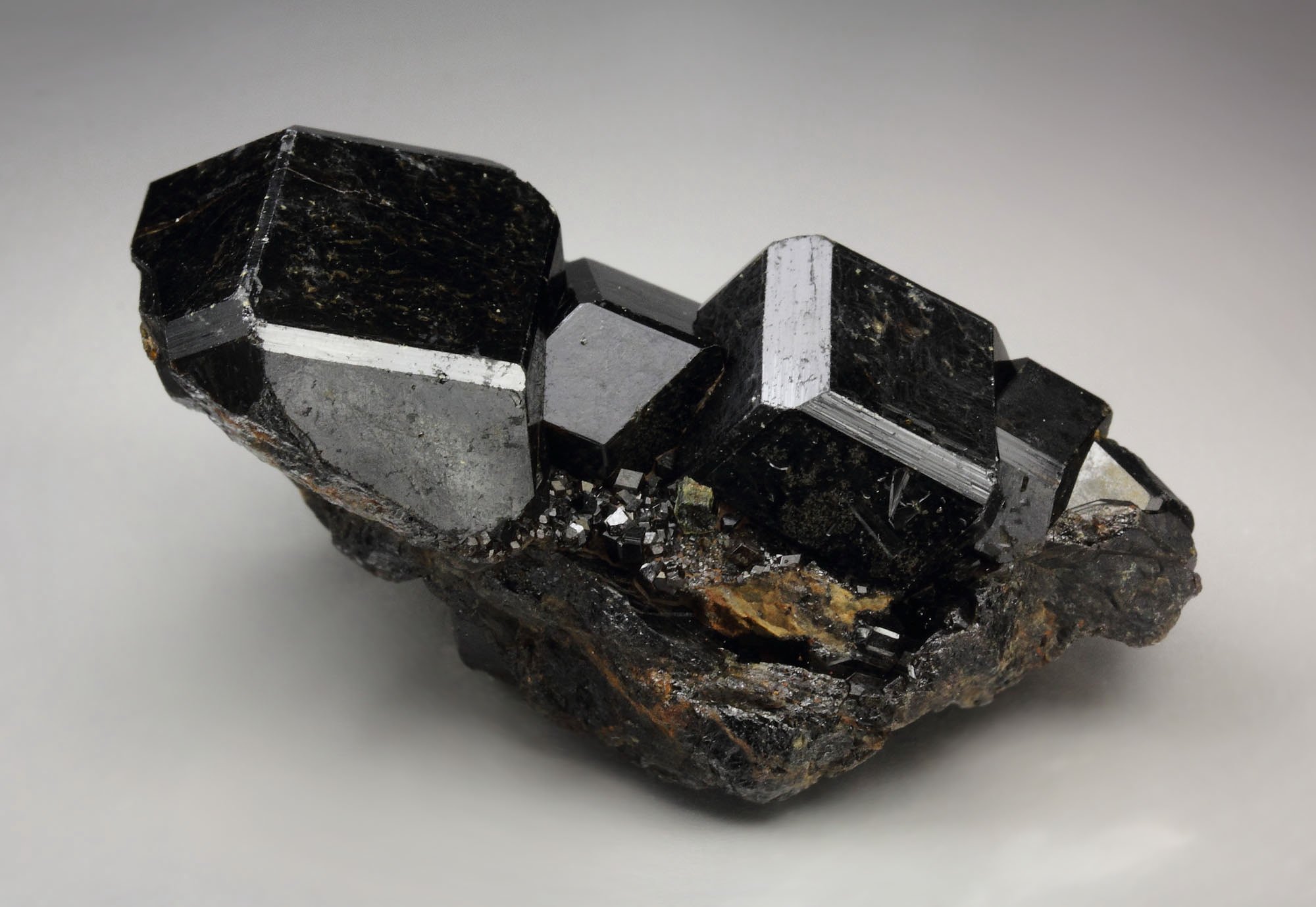 GARNET var. ANDRADITE var. MELANITE