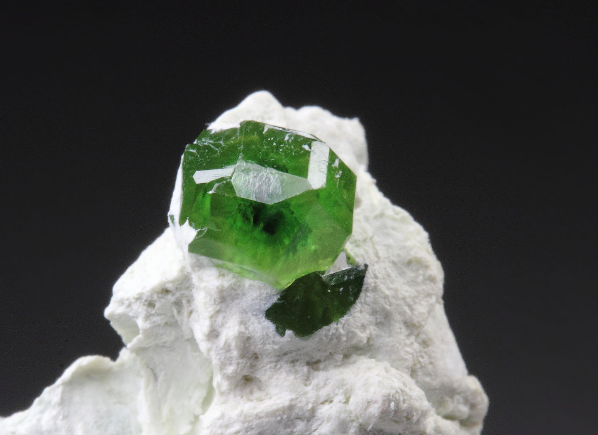 gem GARNET var. ANDRADITE var. DEMANTOID