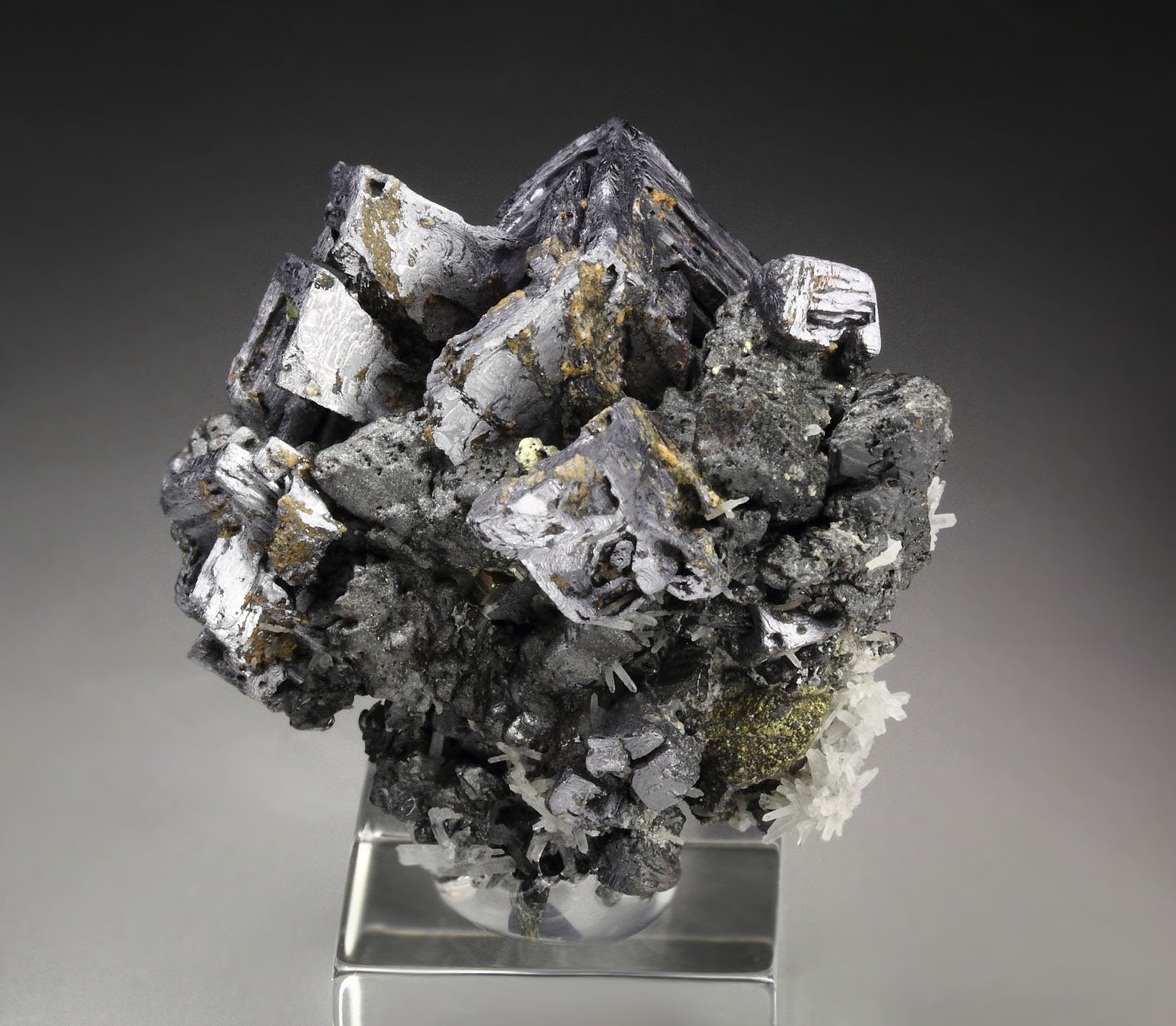 skeletal GALENA, SPHALERITE, QUARTZ, CHALCOPYRITE