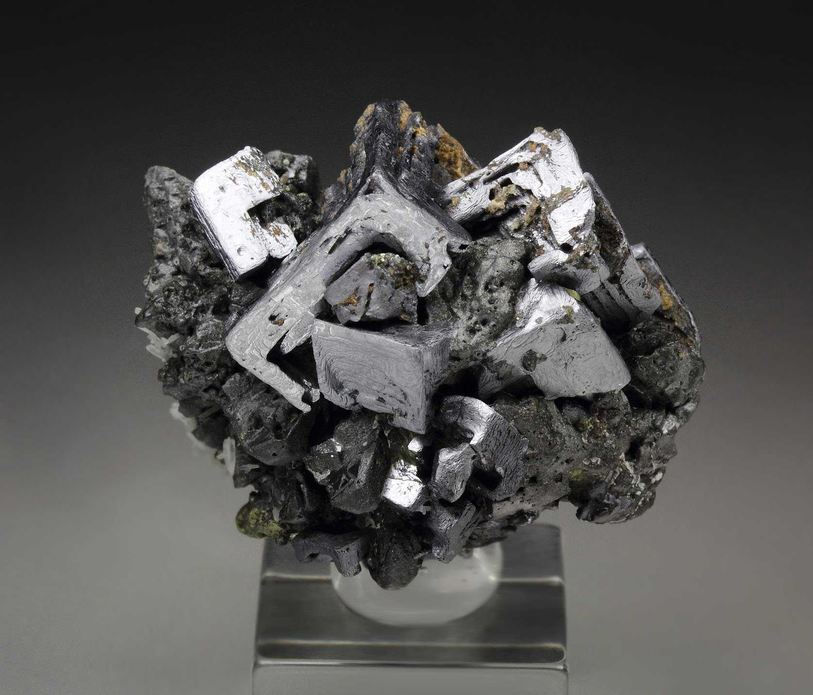 skeletal GALENA, SPHALERITE, QUARTZ, CHALCOPYRITE