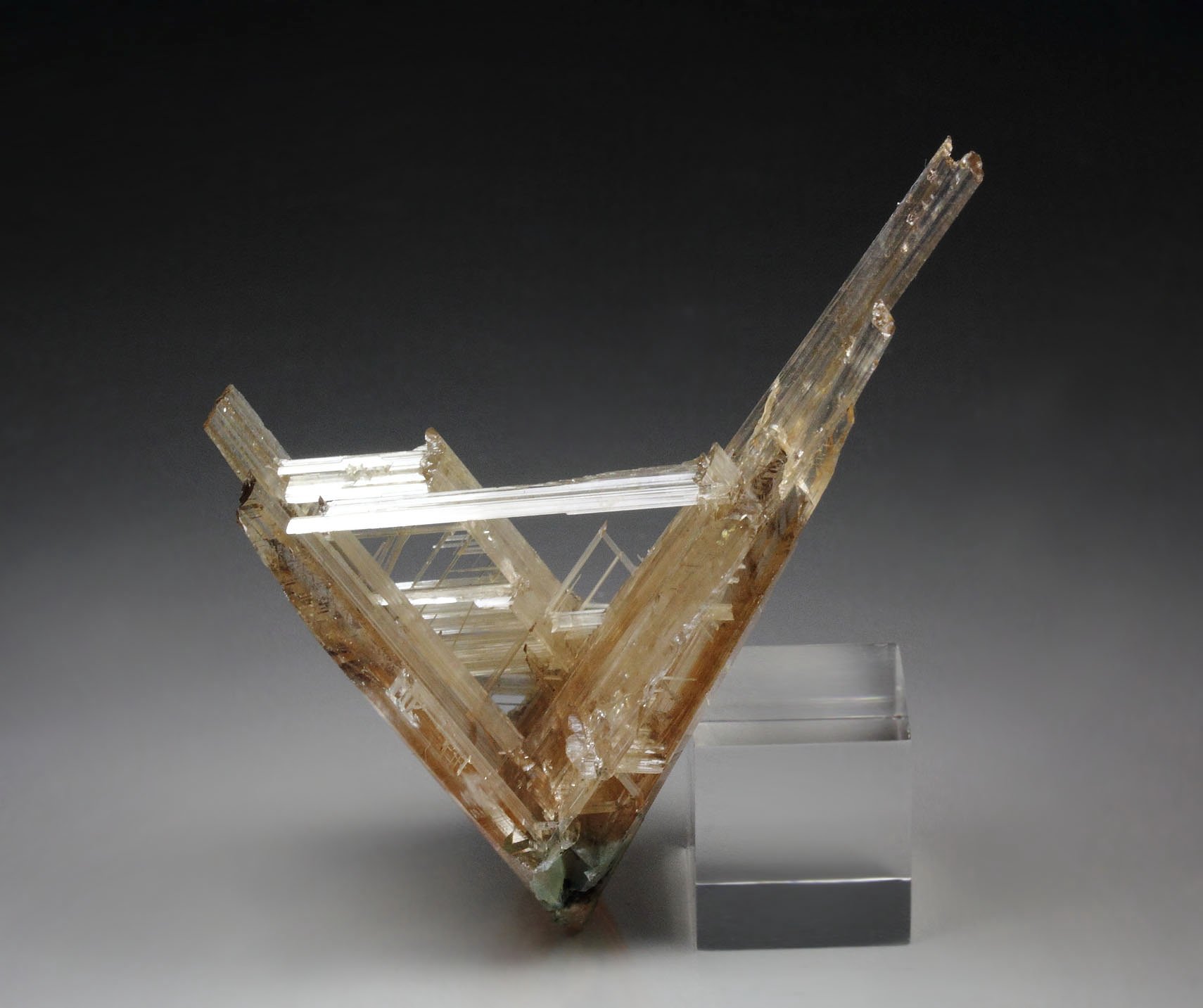 twinned CERUSSITE