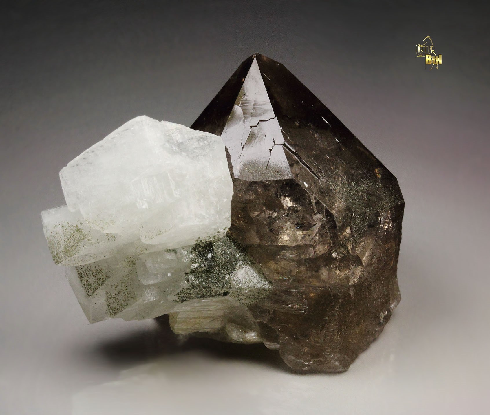 QUARTZ var. SMOKY, K FELDSPAR var. ADULARIA