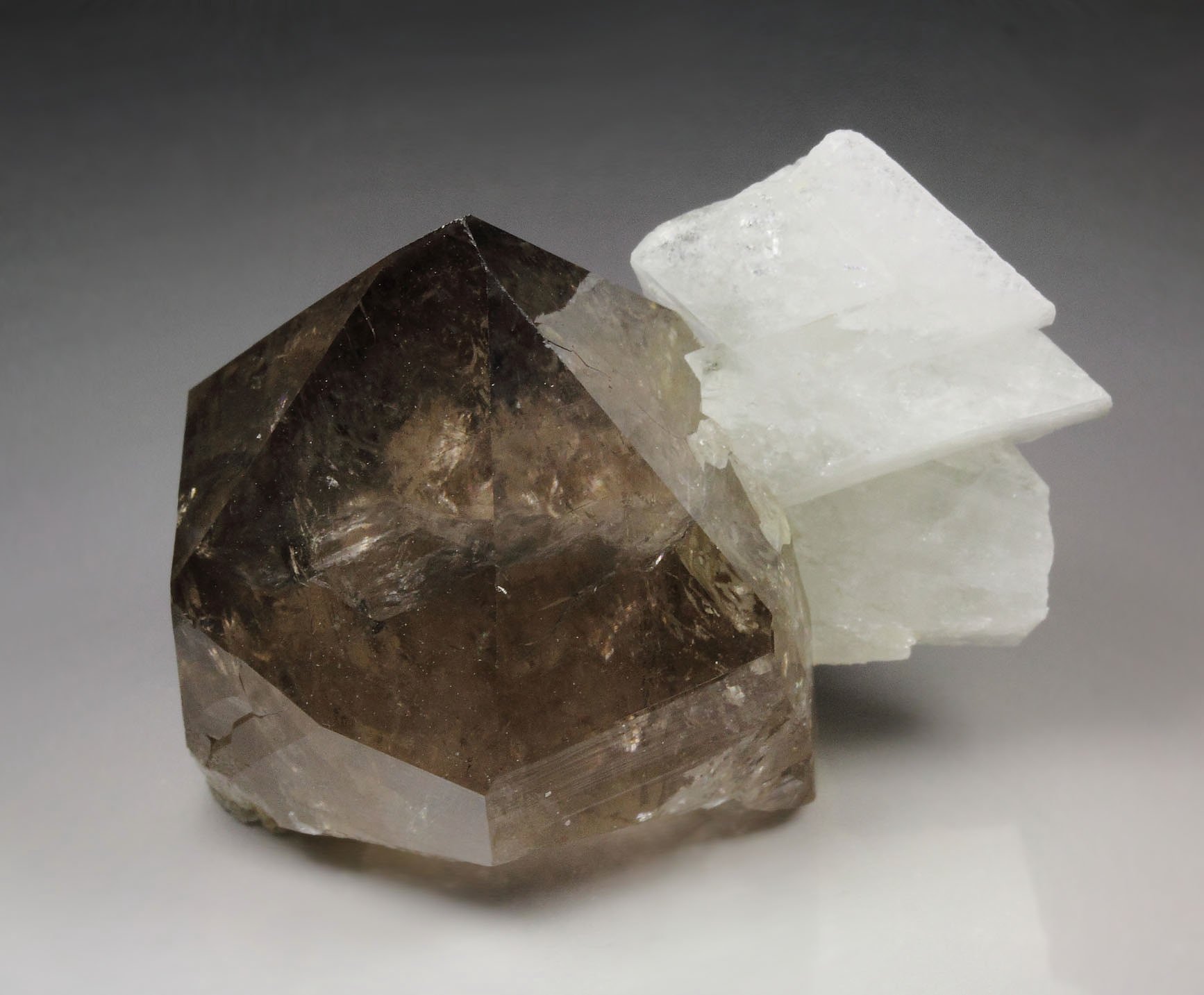 QUARTZ var. SMOKY, K FELDSPAR var. ADULARIA