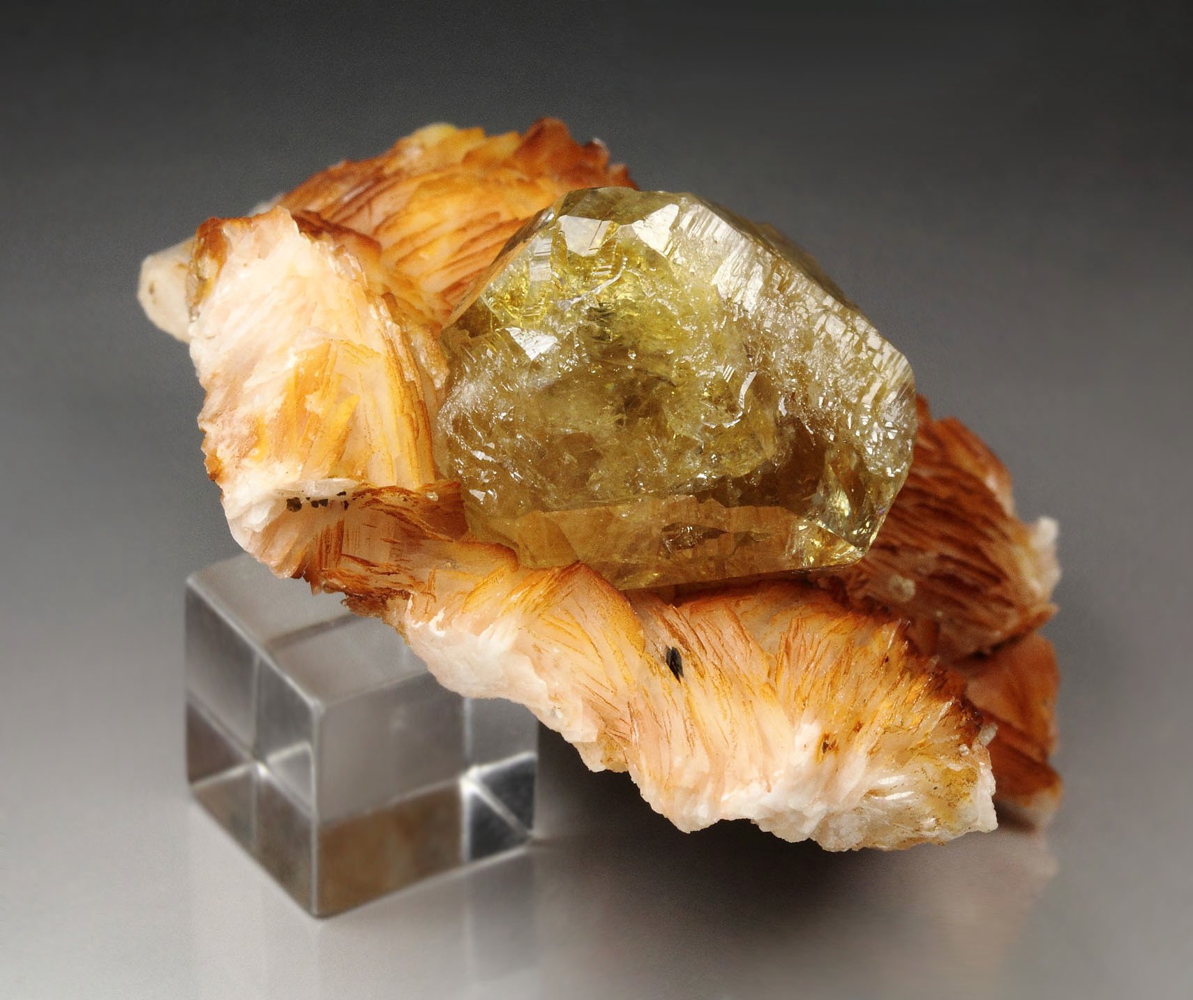 gemmy CERUSSITE twinned, BARYTE