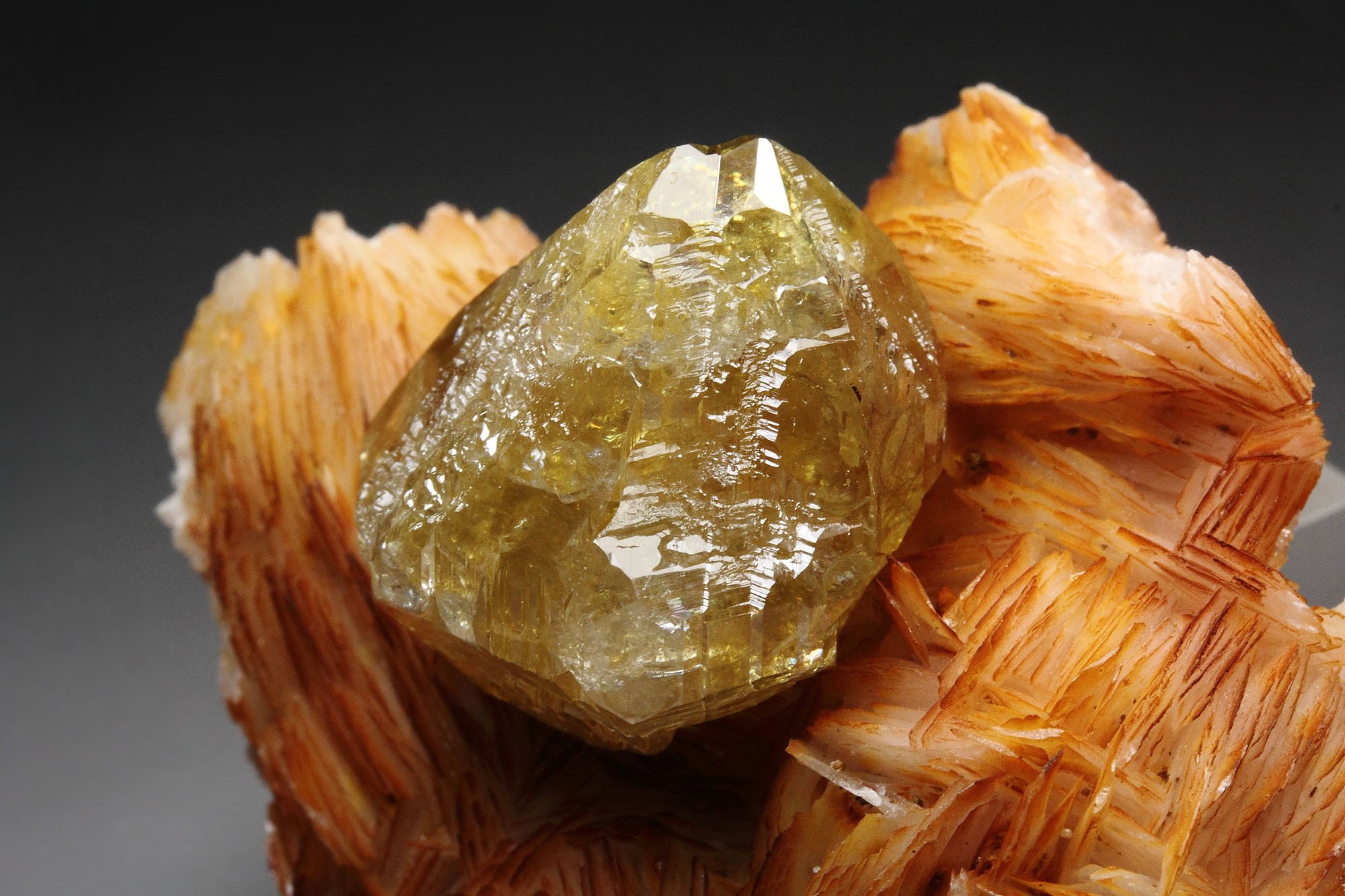 gemmy CERUSSITE twinned, BARYTE