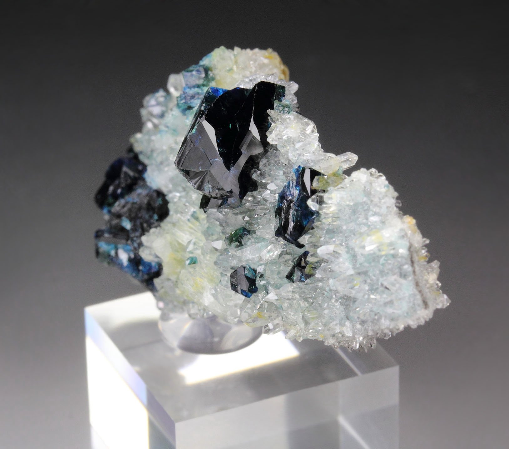 LAZULITE twinned, QUARTZ 