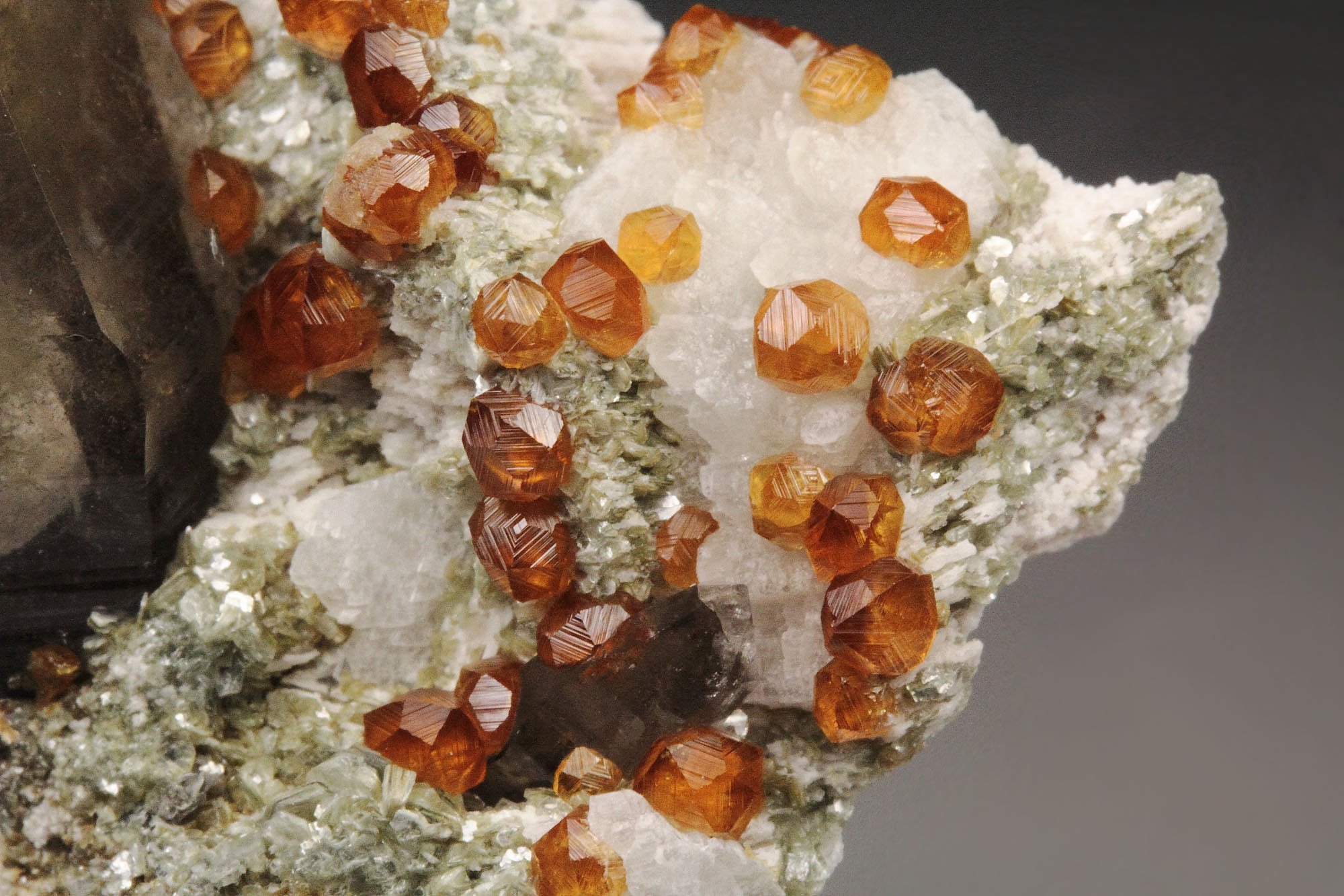 gem GARNET var. SPESSARTINE, QUARTZ var. SMOKY