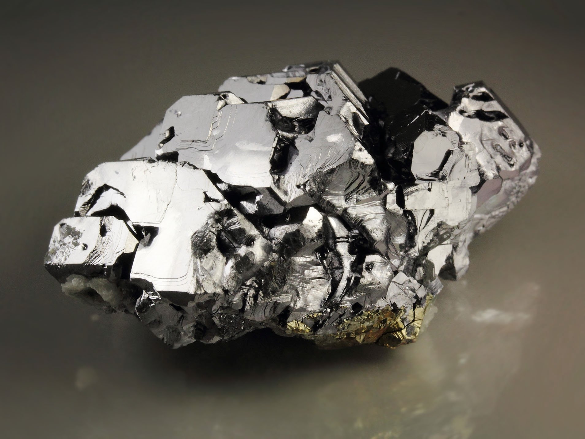 twinned GALENA, QUARTZ, CALCITE, PYRITE