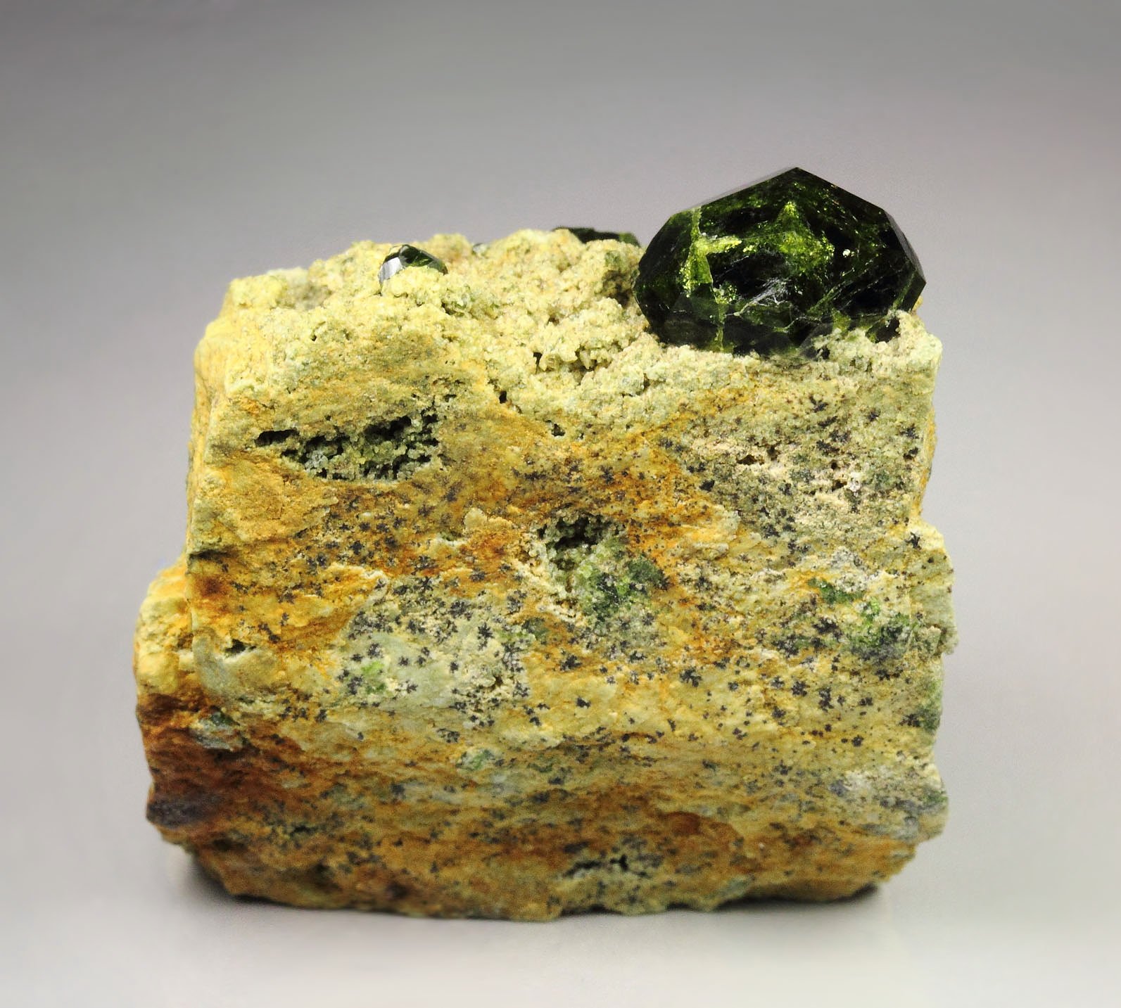 GARNET var. ANDRADITE var. DEMANTOID