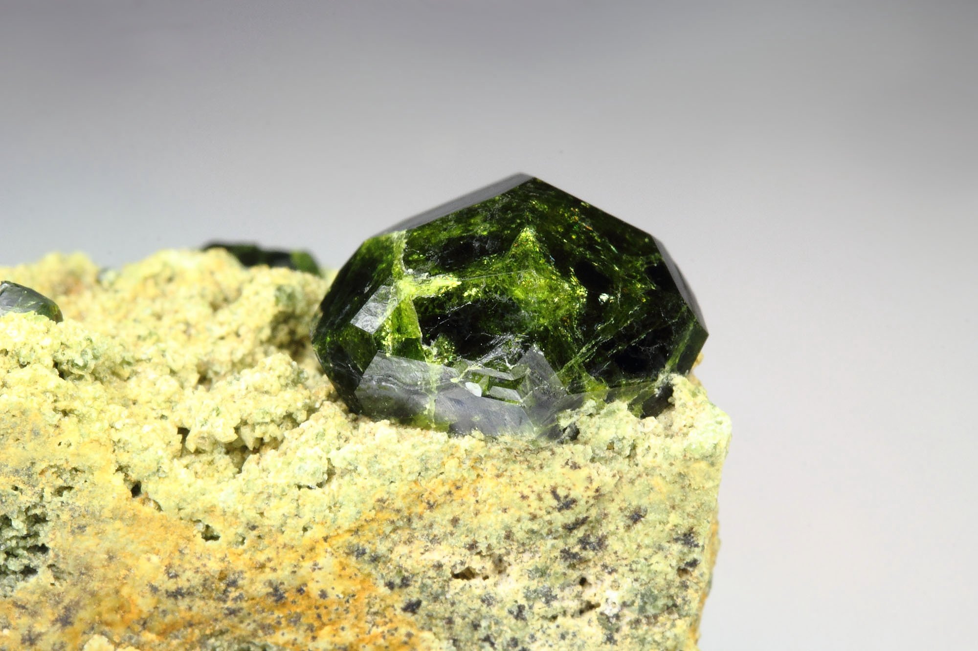 GARNET var. ANDRADITE var. DEMANTOID