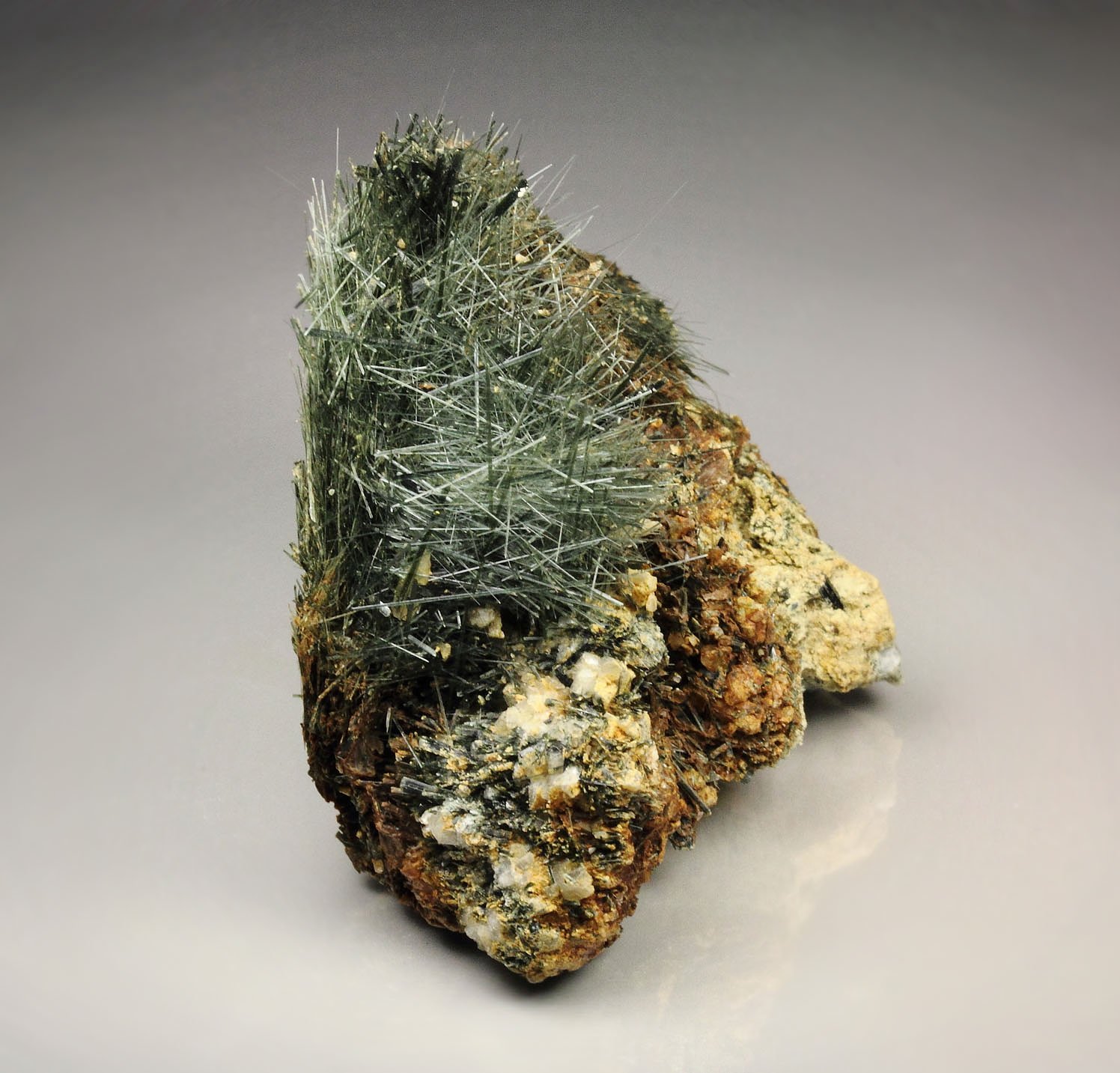 new find - BARROISITE-HORNBLENDE series