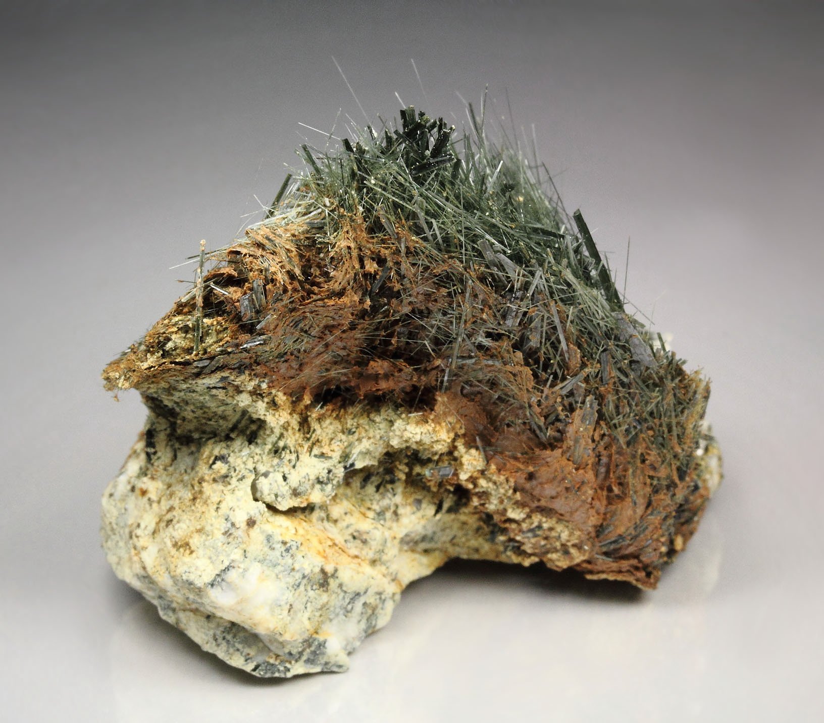 new find - BARROISITE-HORNBLENDE series