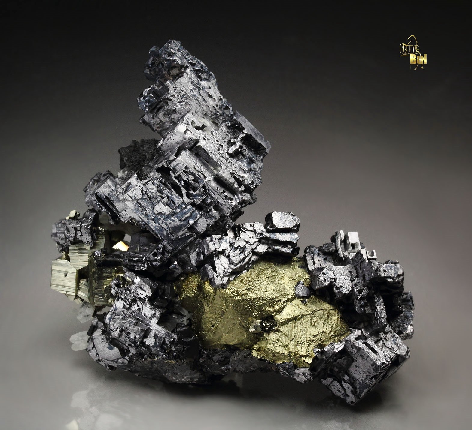skeletal GALENA, CHALCOPYRITE, PYRITE, SPHALERITE, QUARTZ