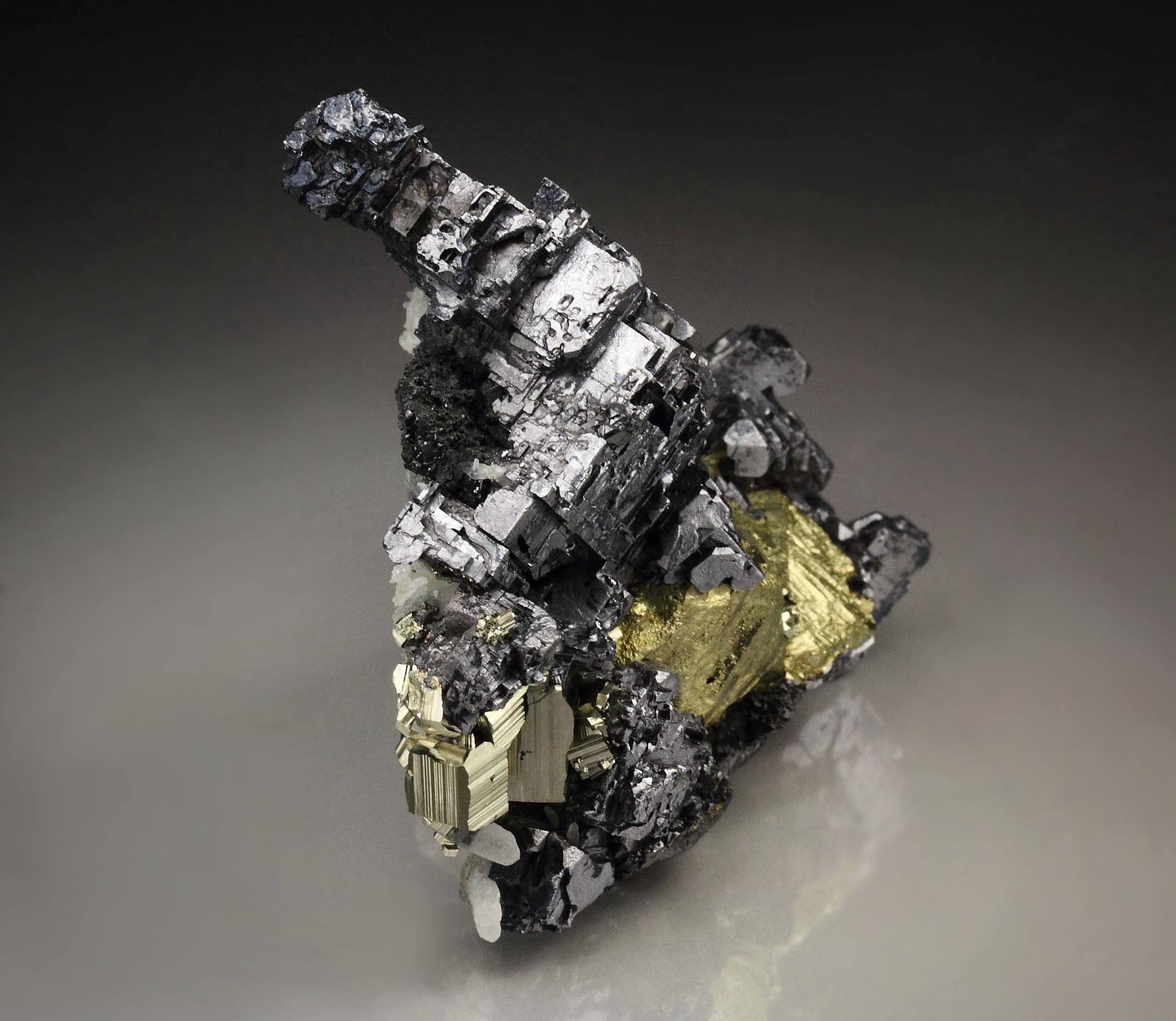 skeletal GALENA, CHALCOPYRITE, PYRITE, SPHALERITE, QUARTZ
