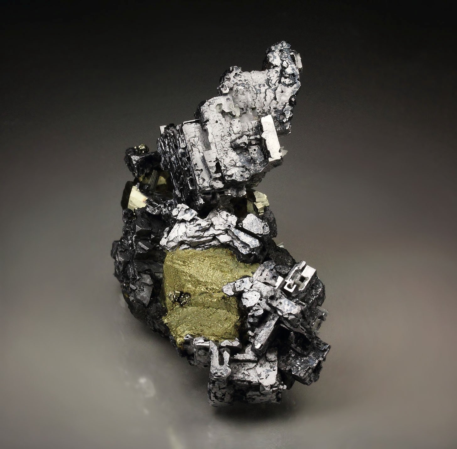 skeletal GALENA, CHALCOPYRITE, PYRITE, SPHALERITE, QUARTZ