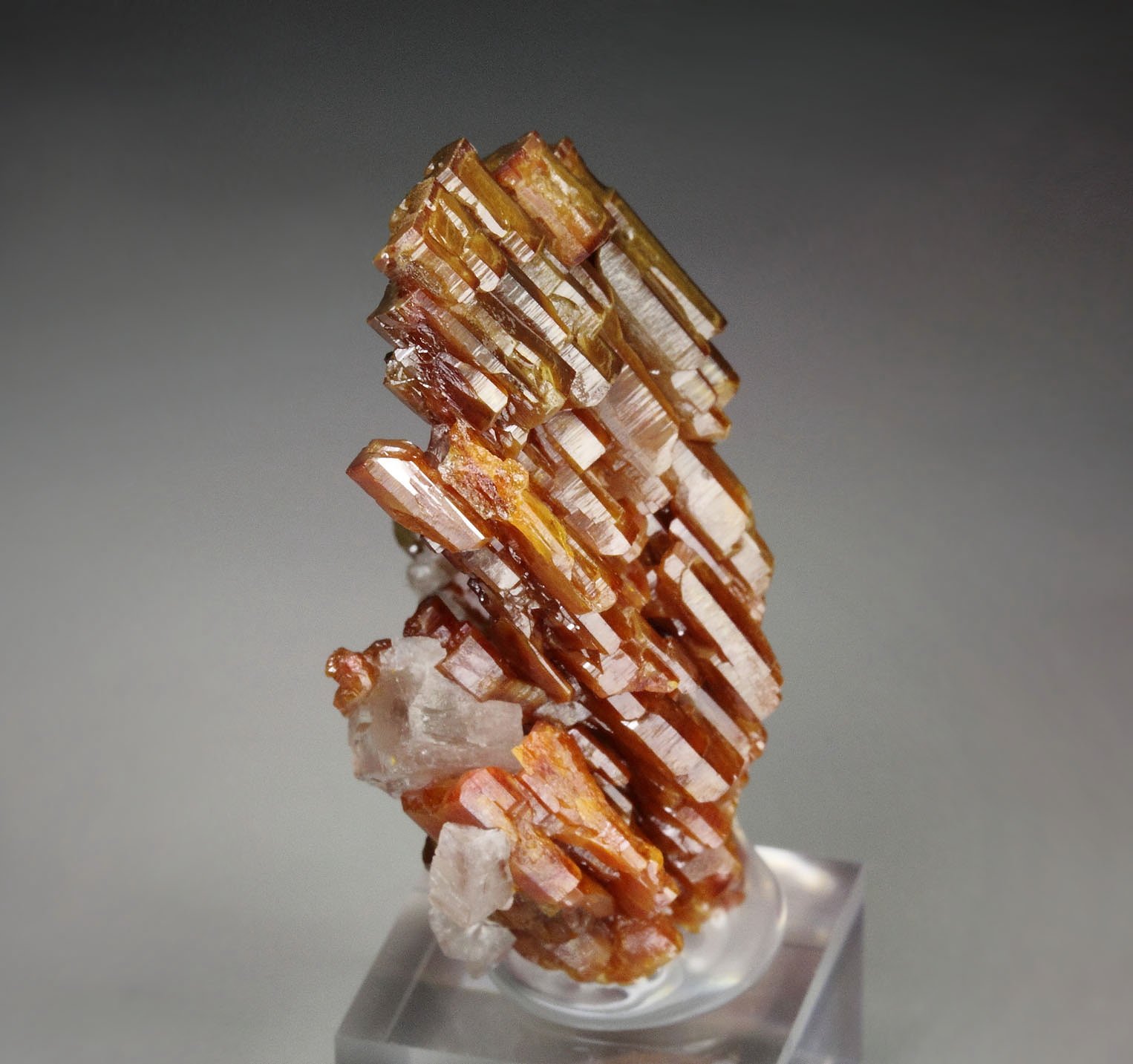 VANADINITE hopper, CALCITE