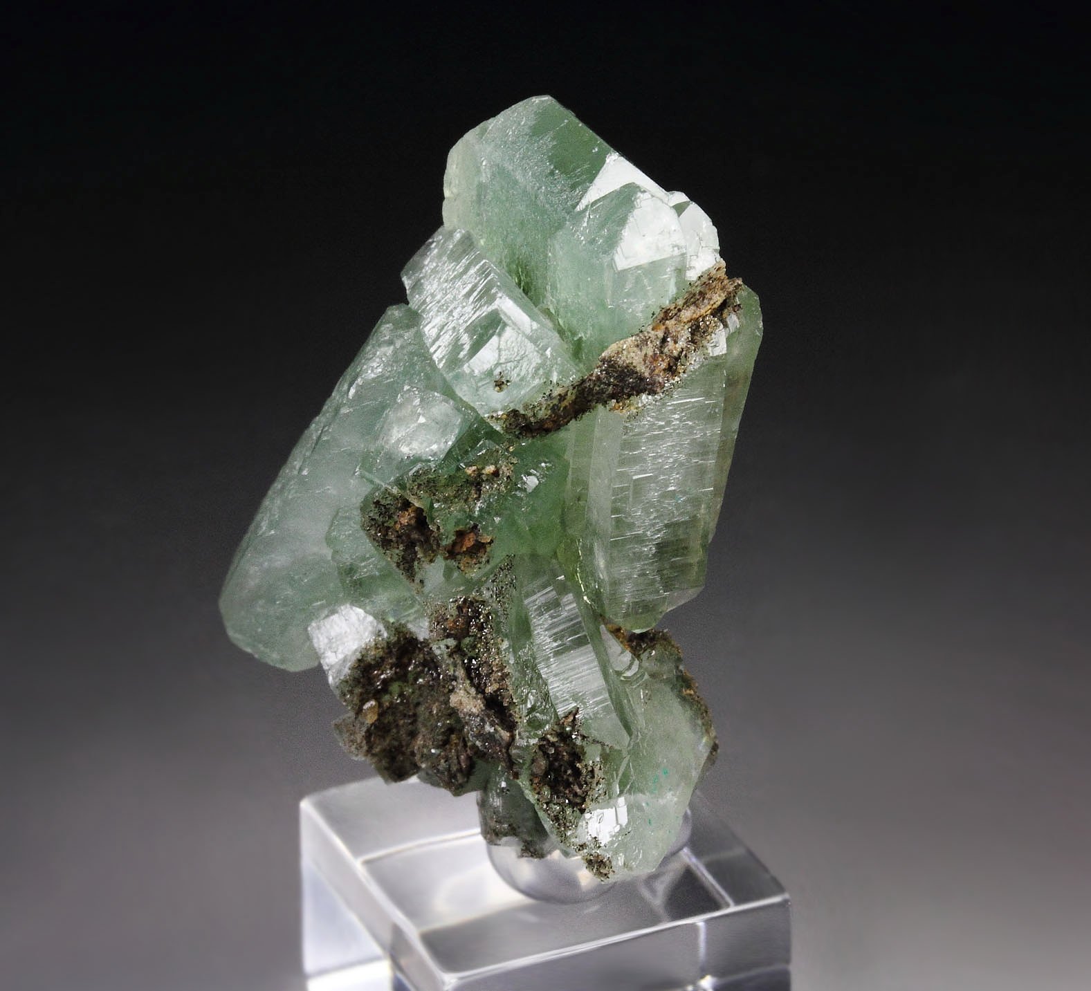 BARYTE with MALACHITE inclusions