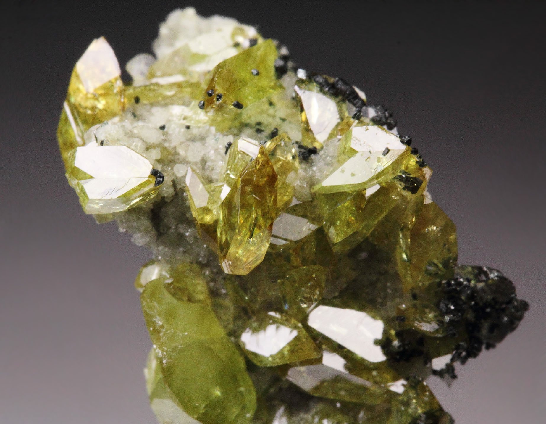 gem TITANITE twinned, K FELDSPAR var. ADULARIA, CLINOCHLORE