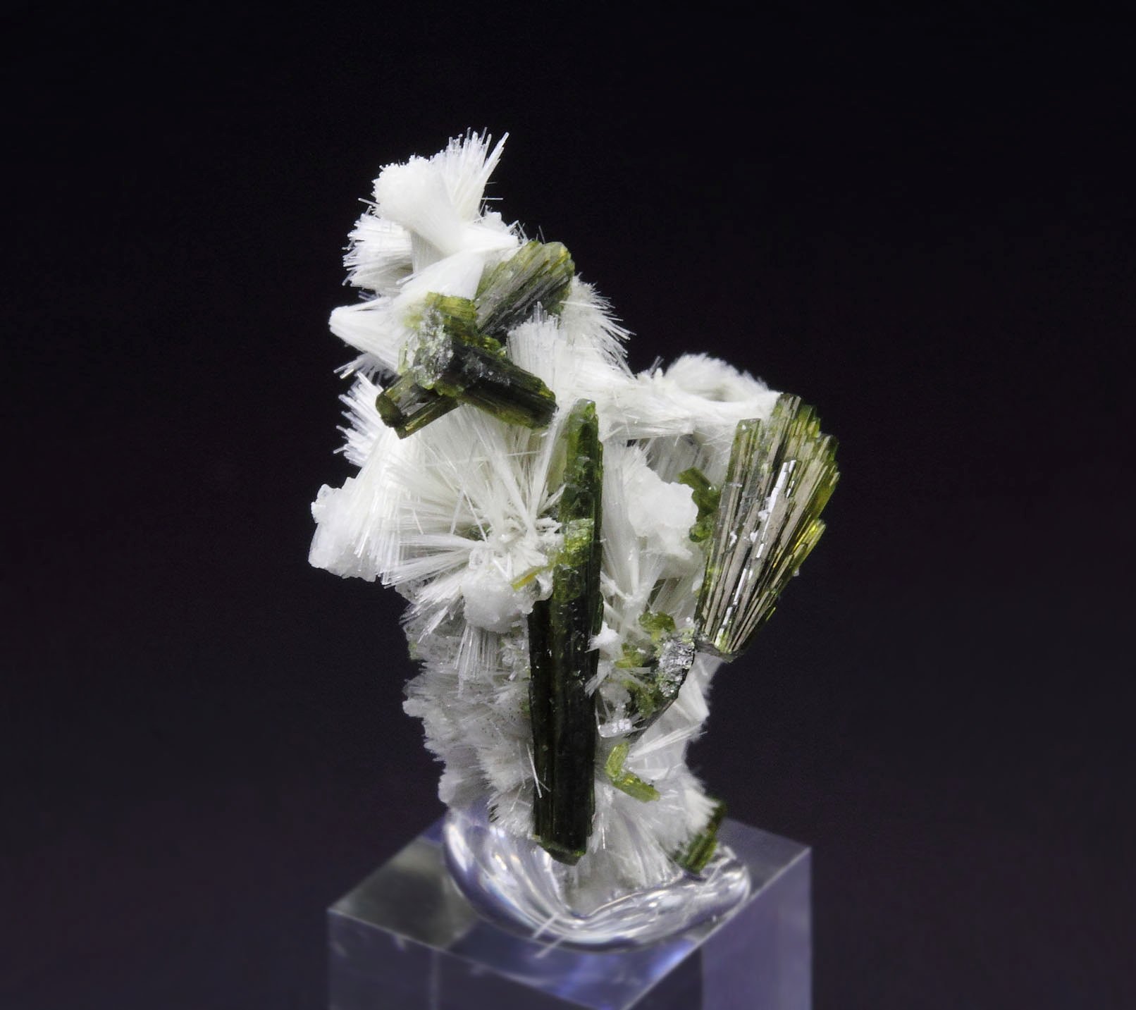 EPIDOTE, SCOLECITE