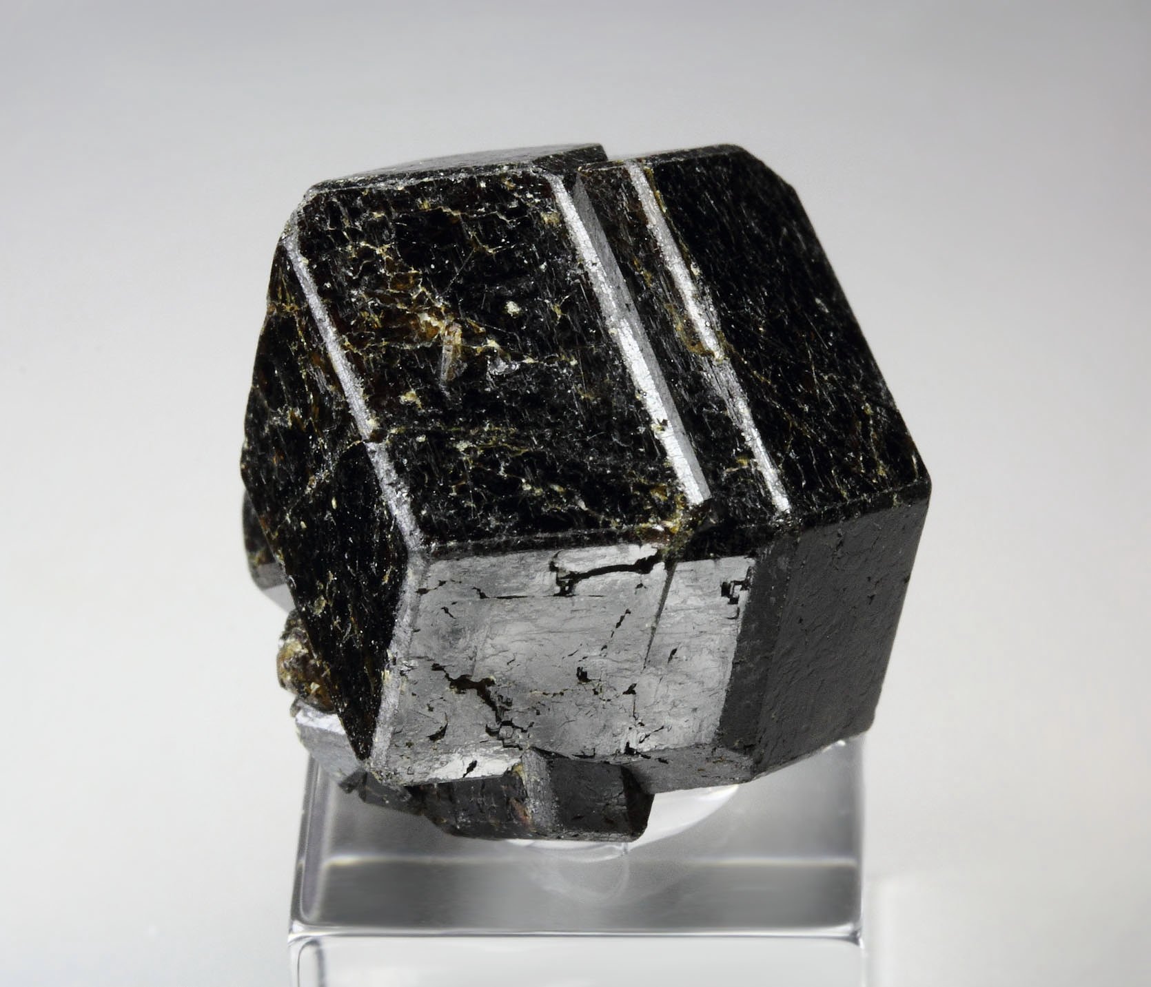 GARNET var. ANDRADITE var. MELANITE