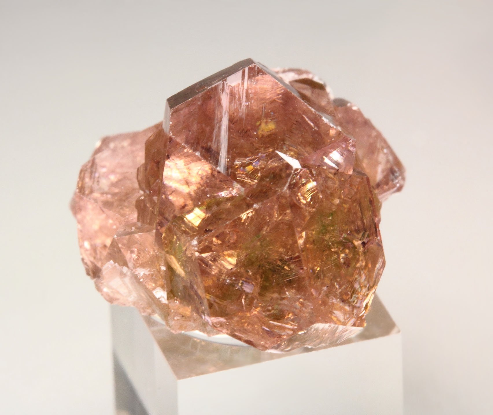 gem pink-peach GARNET var. GROSSULAR