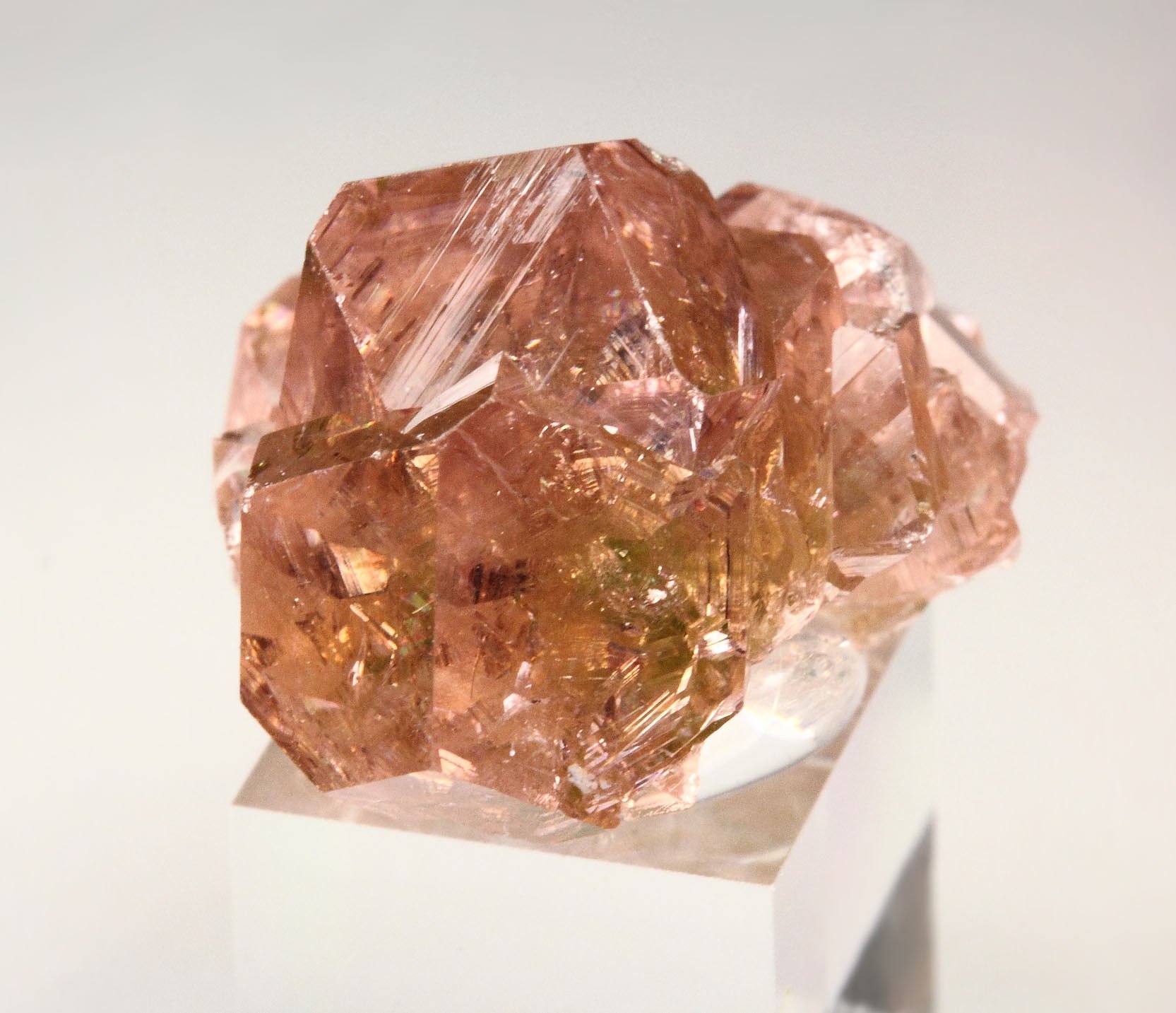 gem pink-peach GARNET var. GROSSULAR