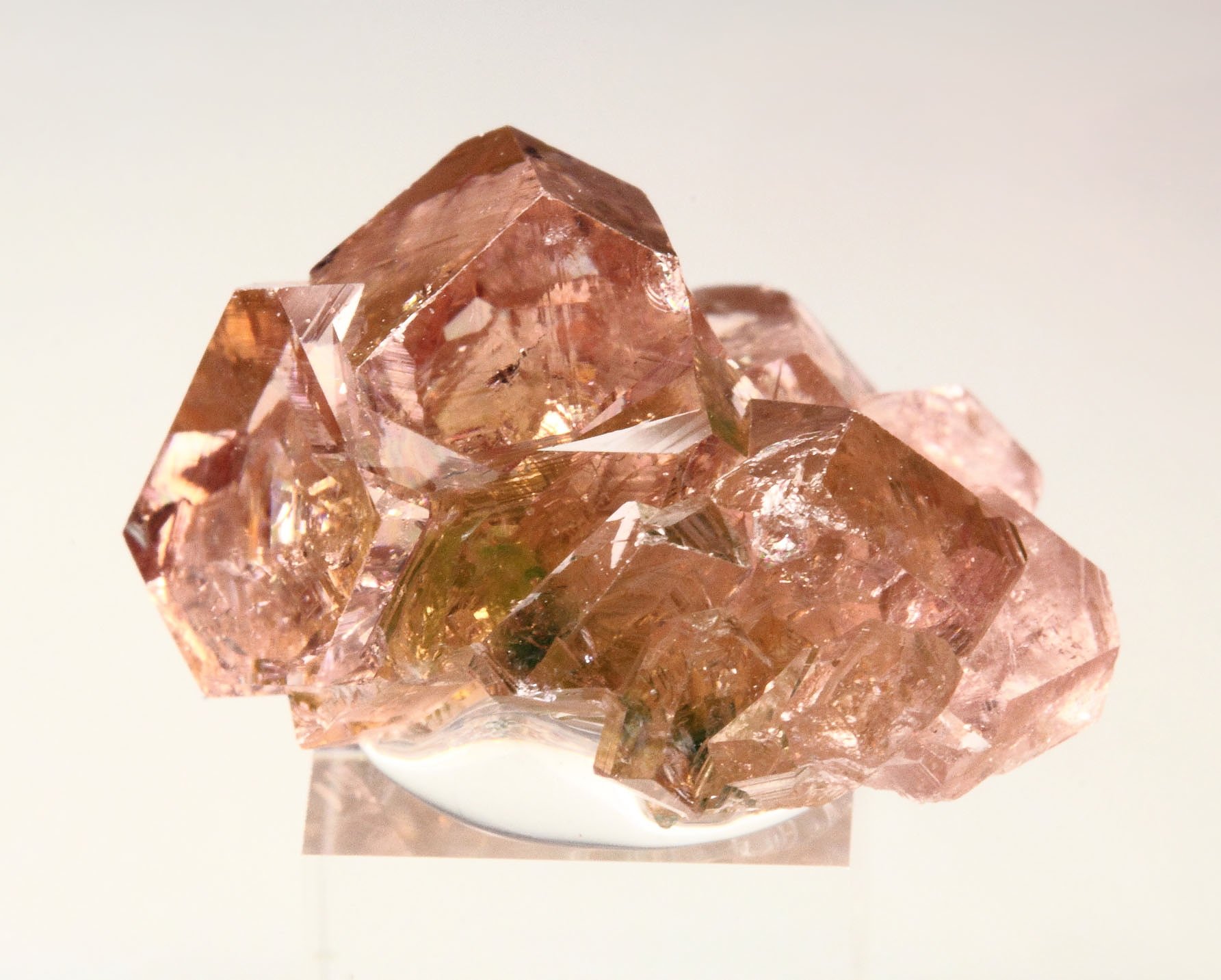 gem pink-peach GARNET var. GROSSULAR