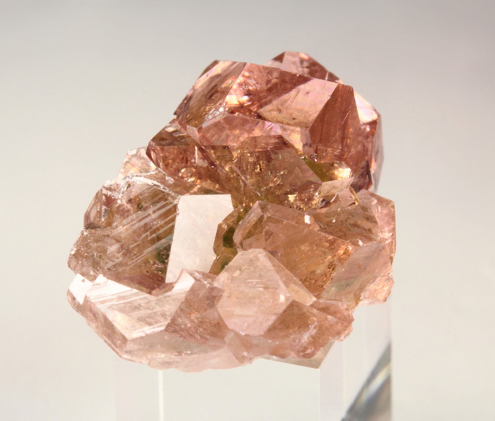 gem pink-peach GARNET var. GROSSULAR