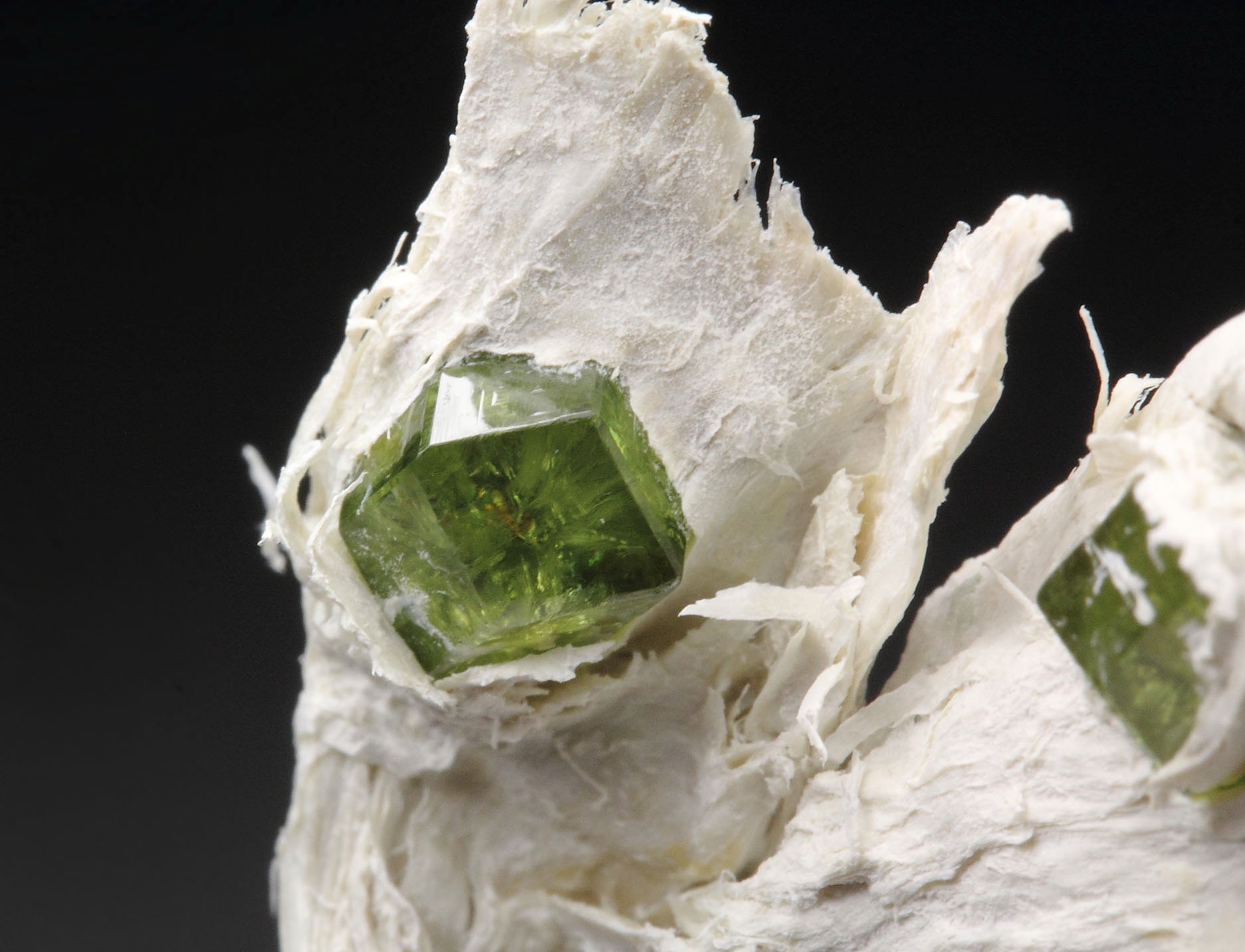 gem GARNET var. ANDRADITE var. DEMANTOID