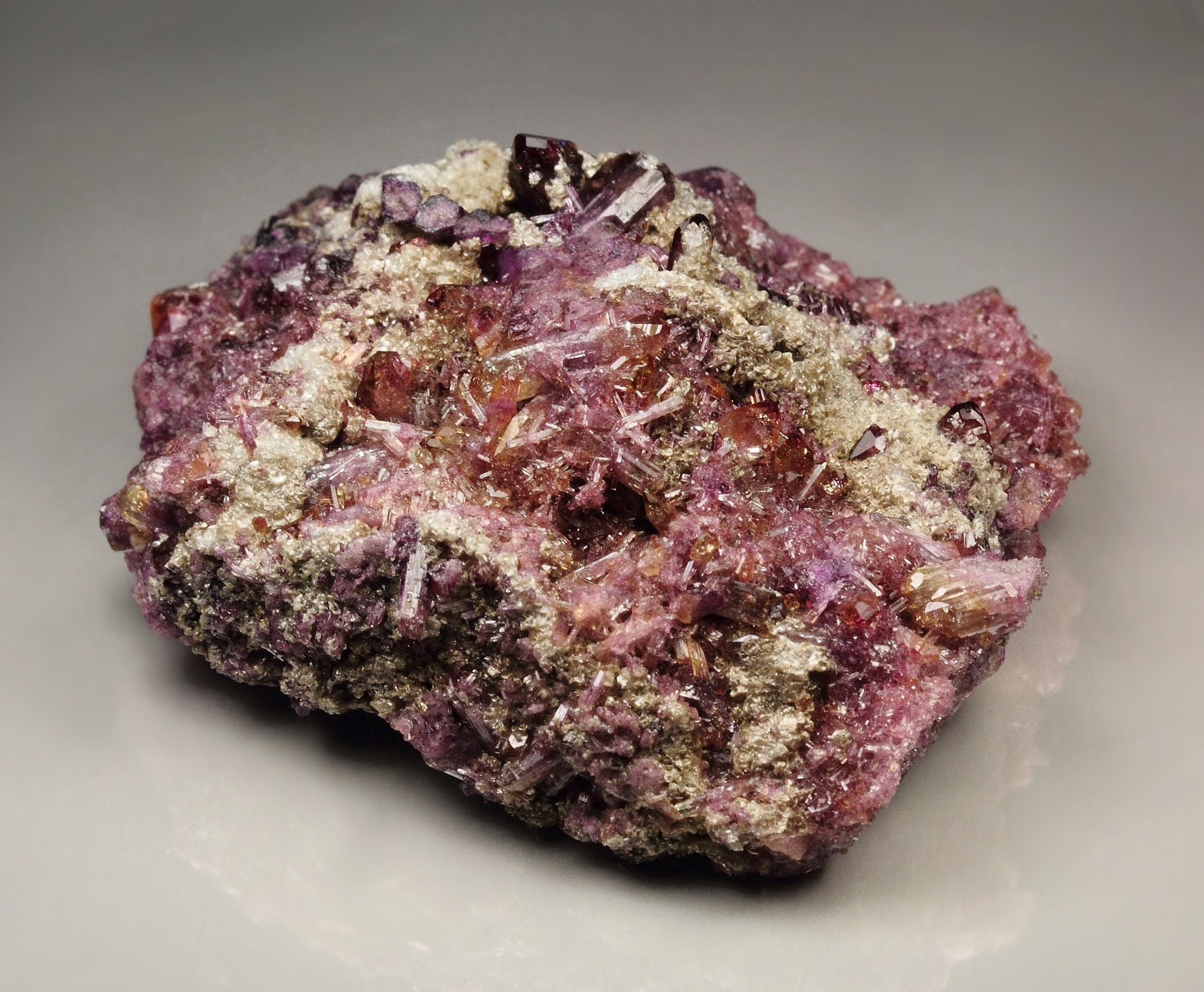 gemmy VESUVIANITE multicolor, CLINOCHLORE