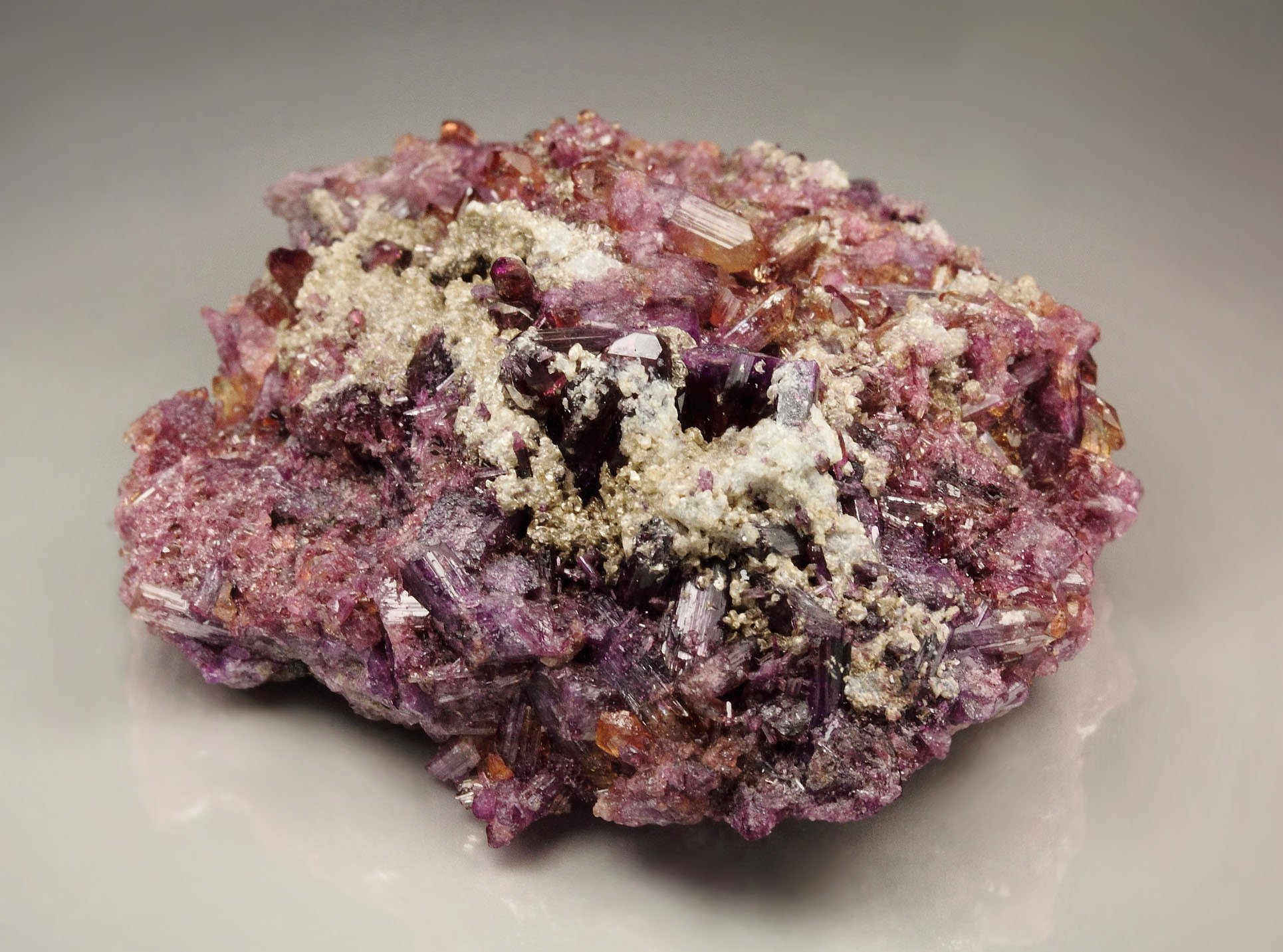 gemmy VESUVIANITE multicolor, CLINOCHLORE