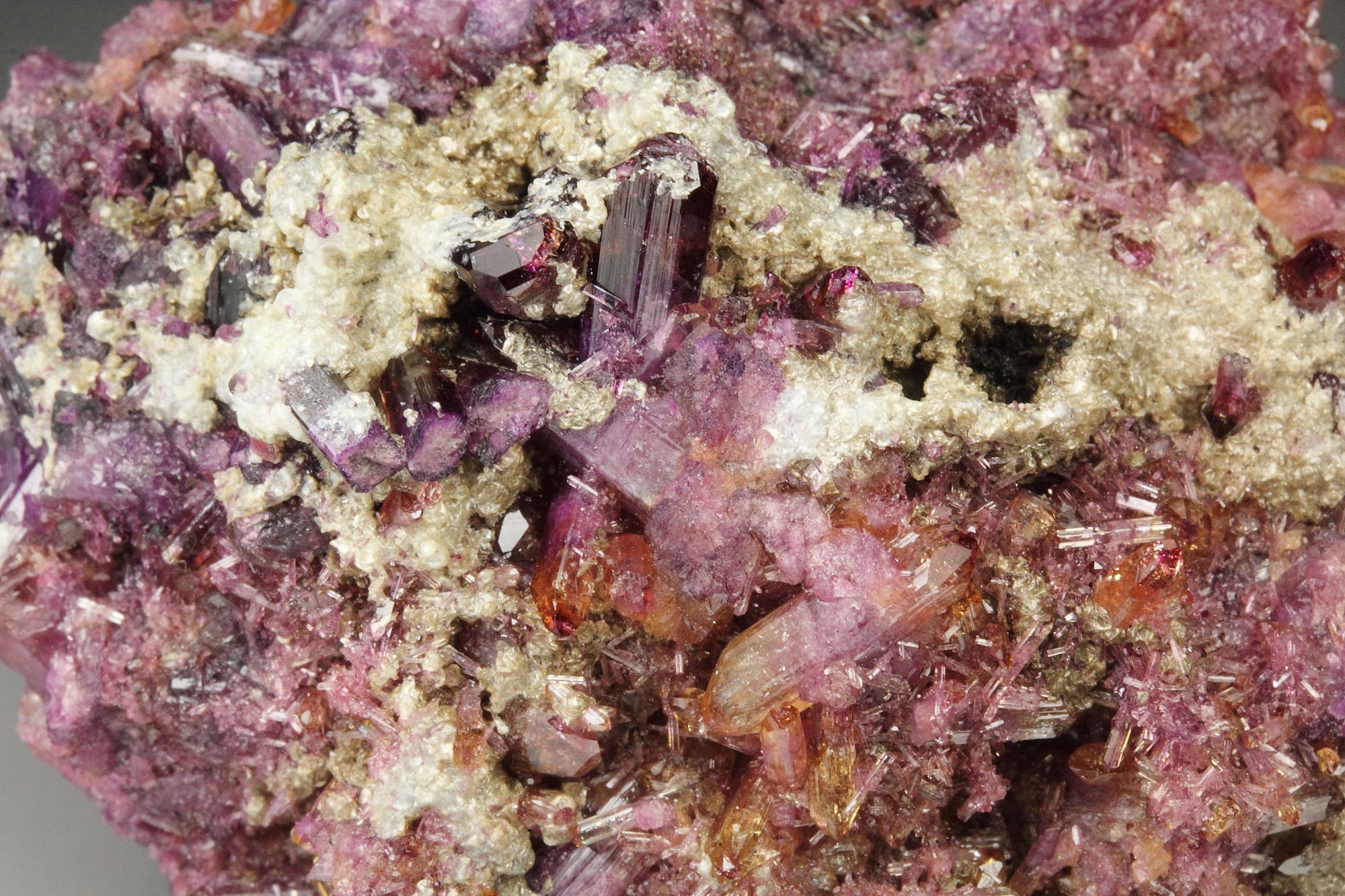 gemmy VESUVIANITE multicolor, CLINOCHLORE