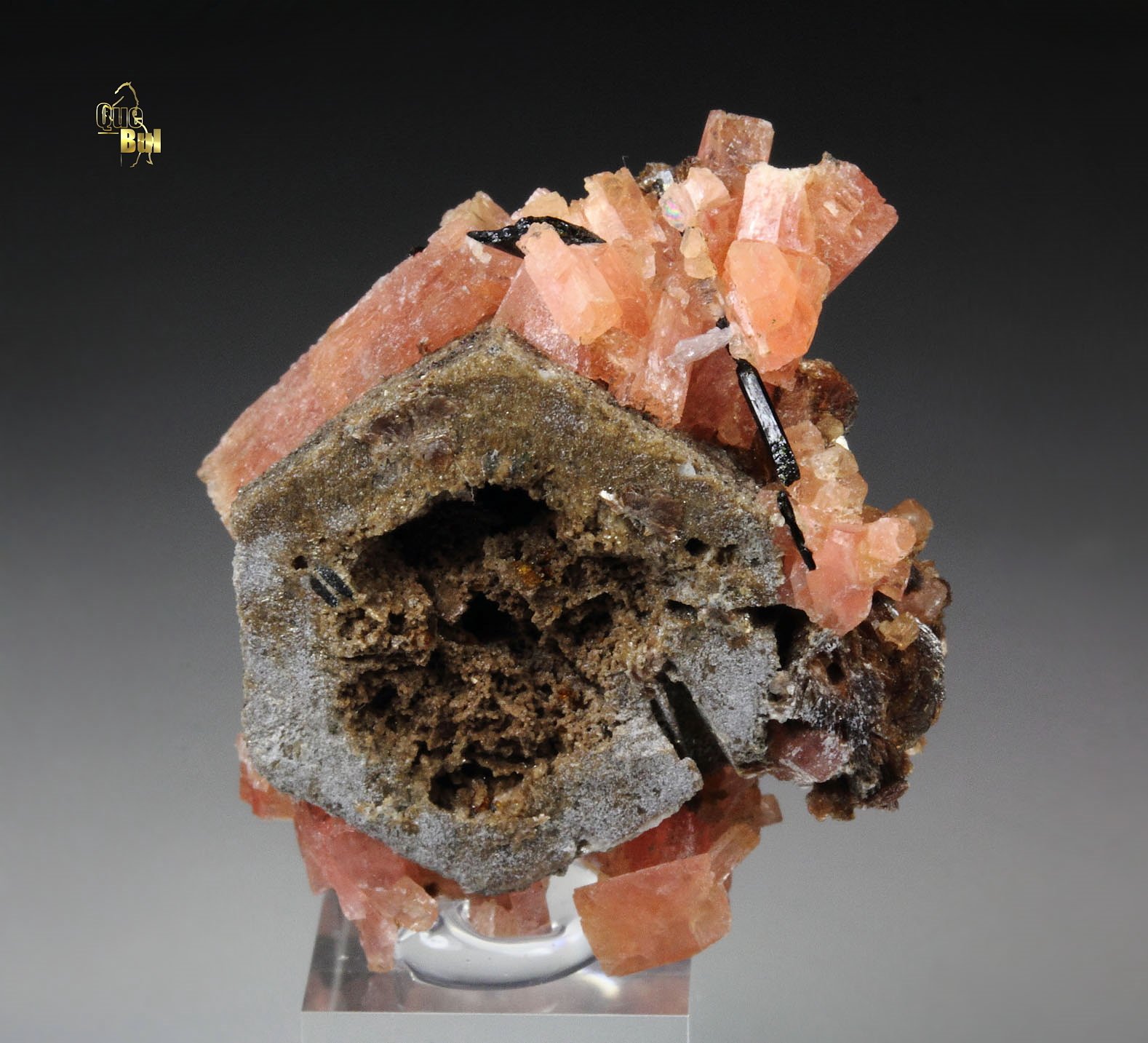 CATAPLEIITE pseudomorph, SERANDITE, AEGIRINE, RHODOCHROSITE