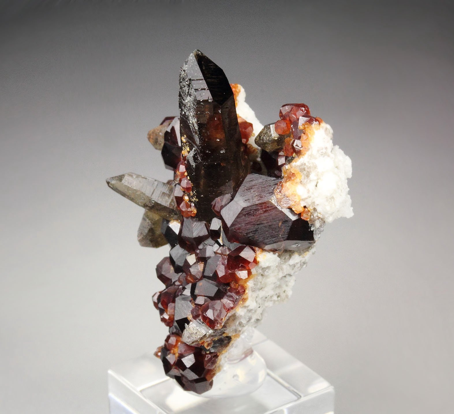 gemmy GARNET var. SPESSARTINE, QUARTZ var. SMOKY