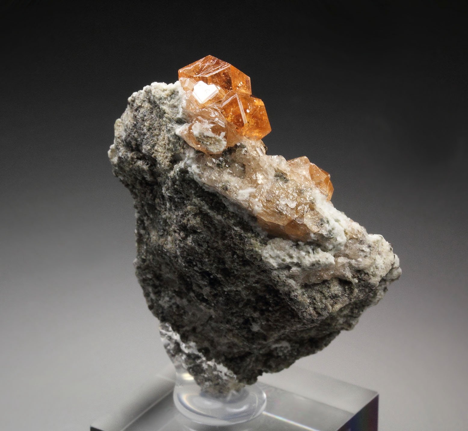 gem GARNET var. GROSSULAR