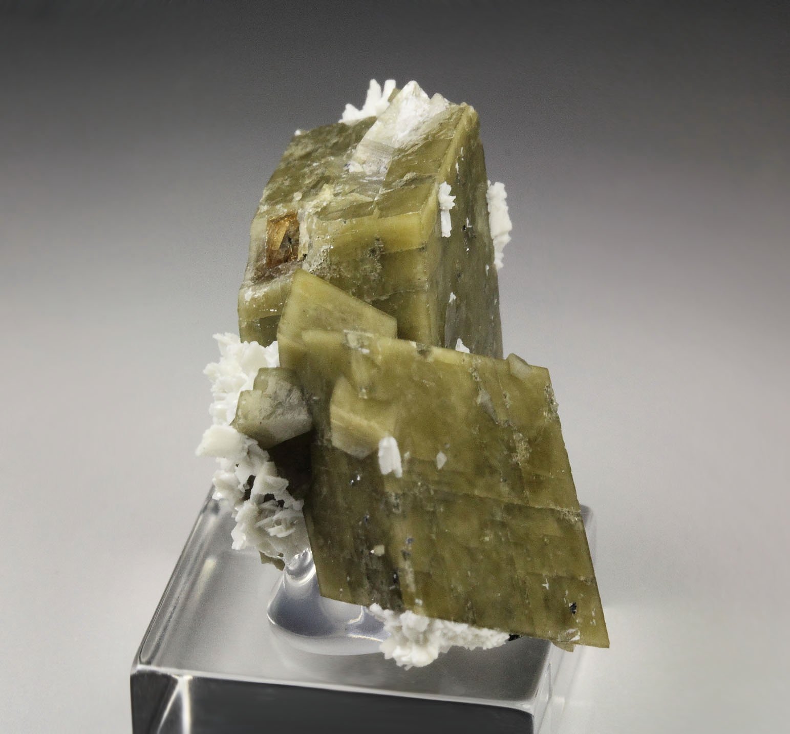 SIDERITE, gem ZIRCON, ALBITE