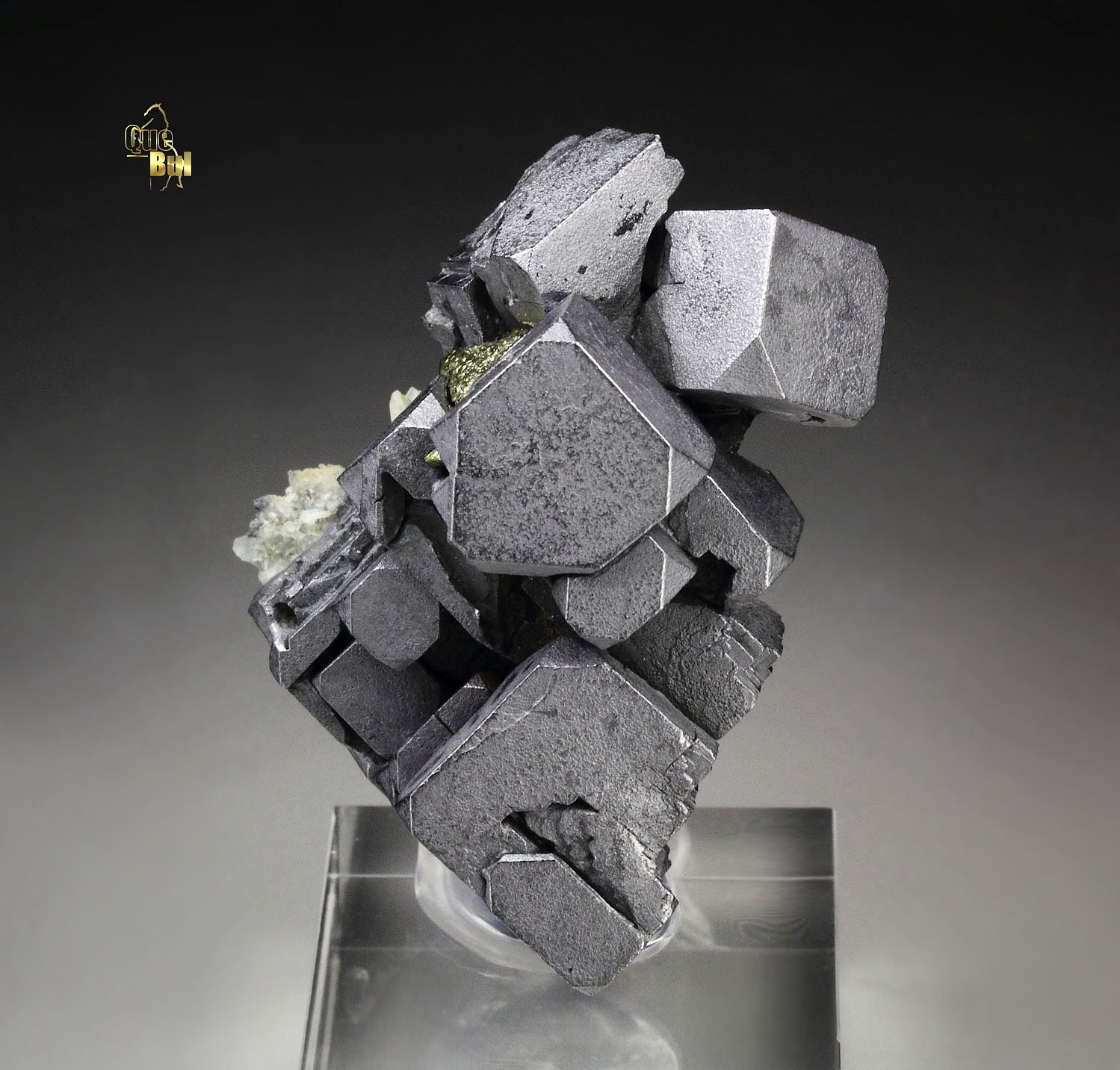 skeletal GALENA, CHALCOPYRITE, SPHALERITE, QUARTZ