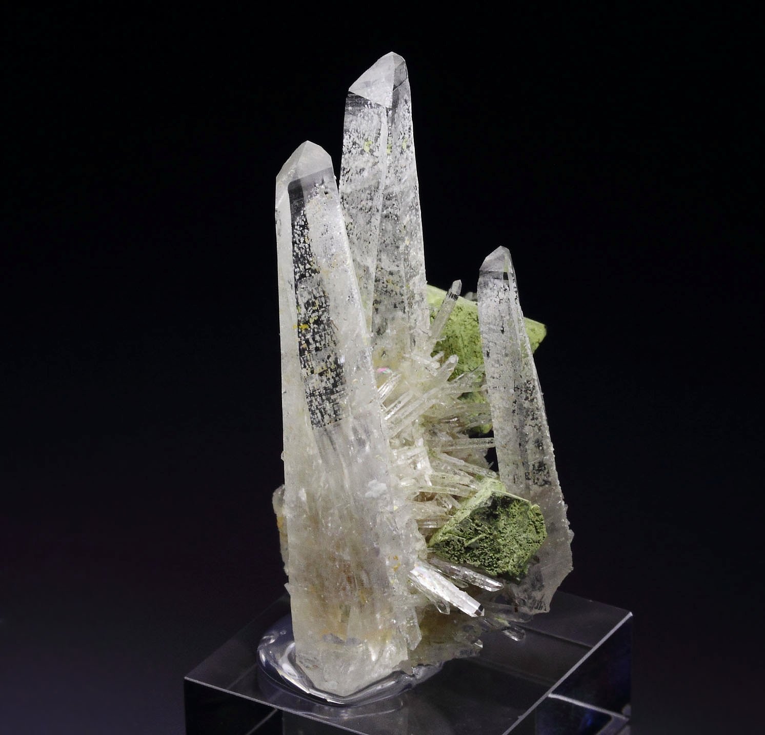 SCHEELITE, STOLZITE, QUARTZ