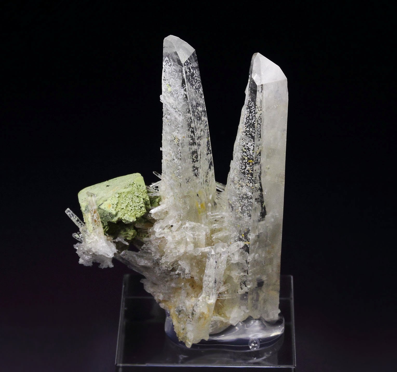 SCHEELITE, STOLZITE, QUARTZ