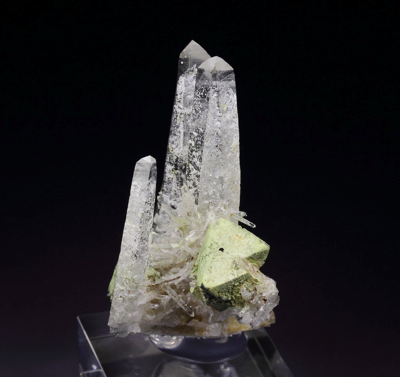 SCHEELITE, STOLZITE, QUARTZ