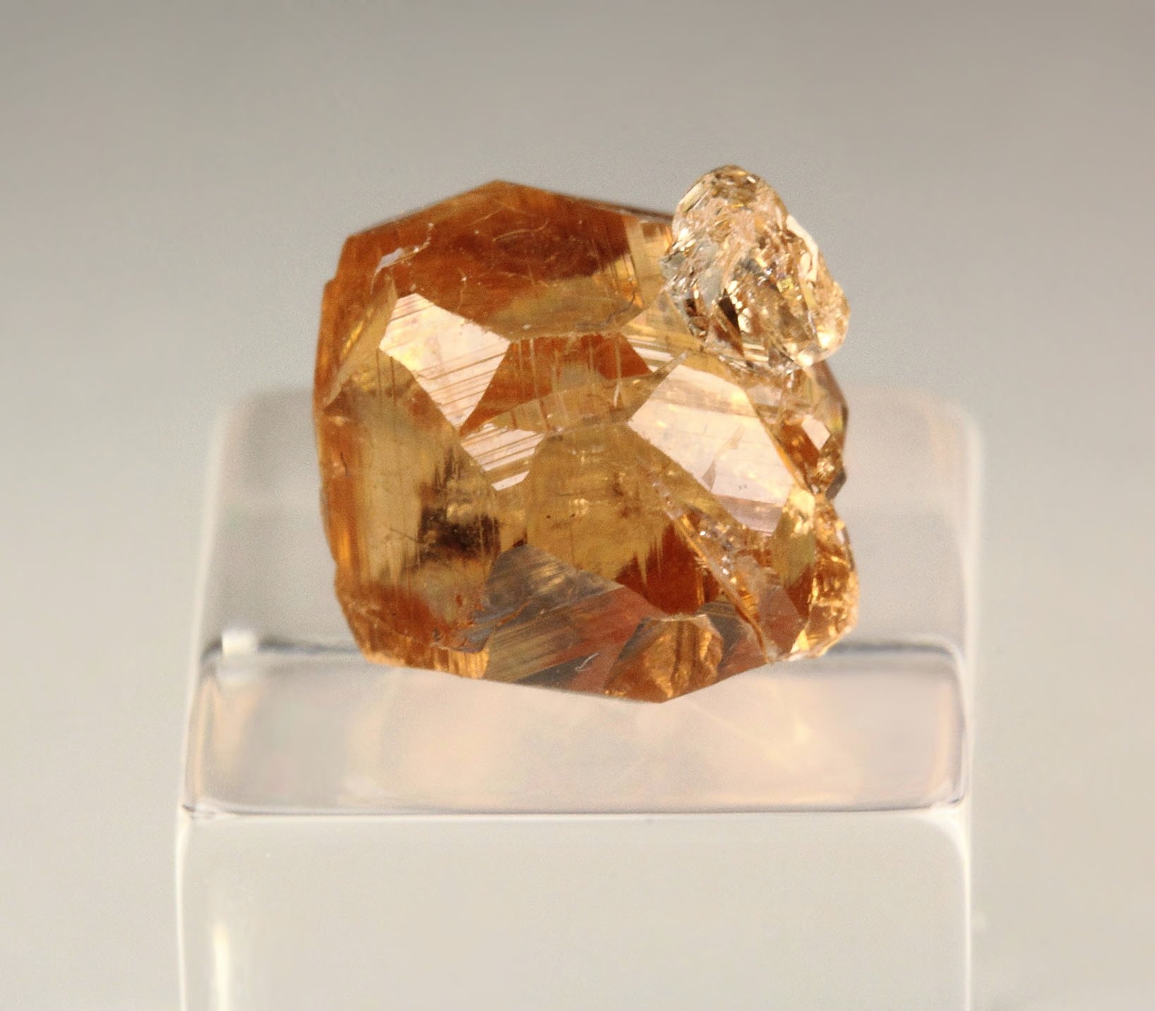 gem GARNET var. GROSSULAR