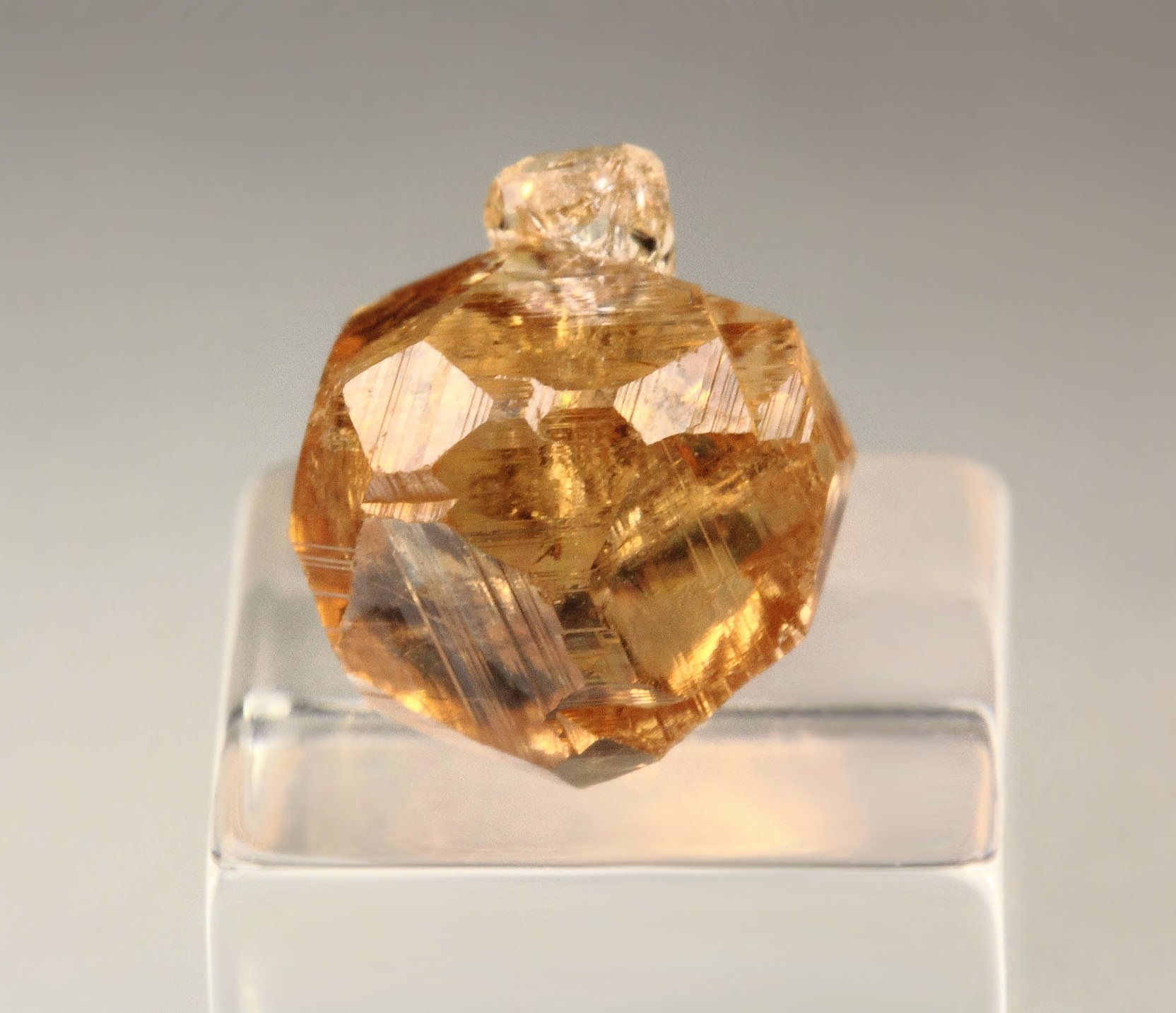 gem GARNET var. GROSSULAR