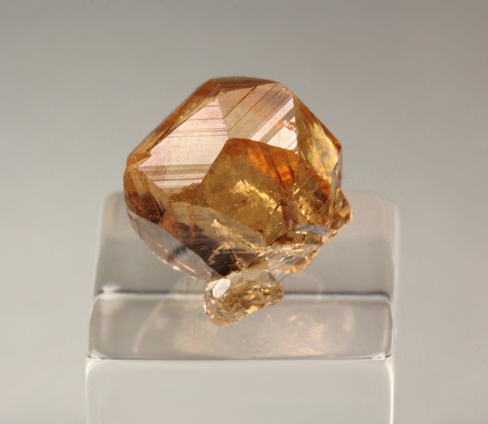 gem GARNET var. GROSSULAR