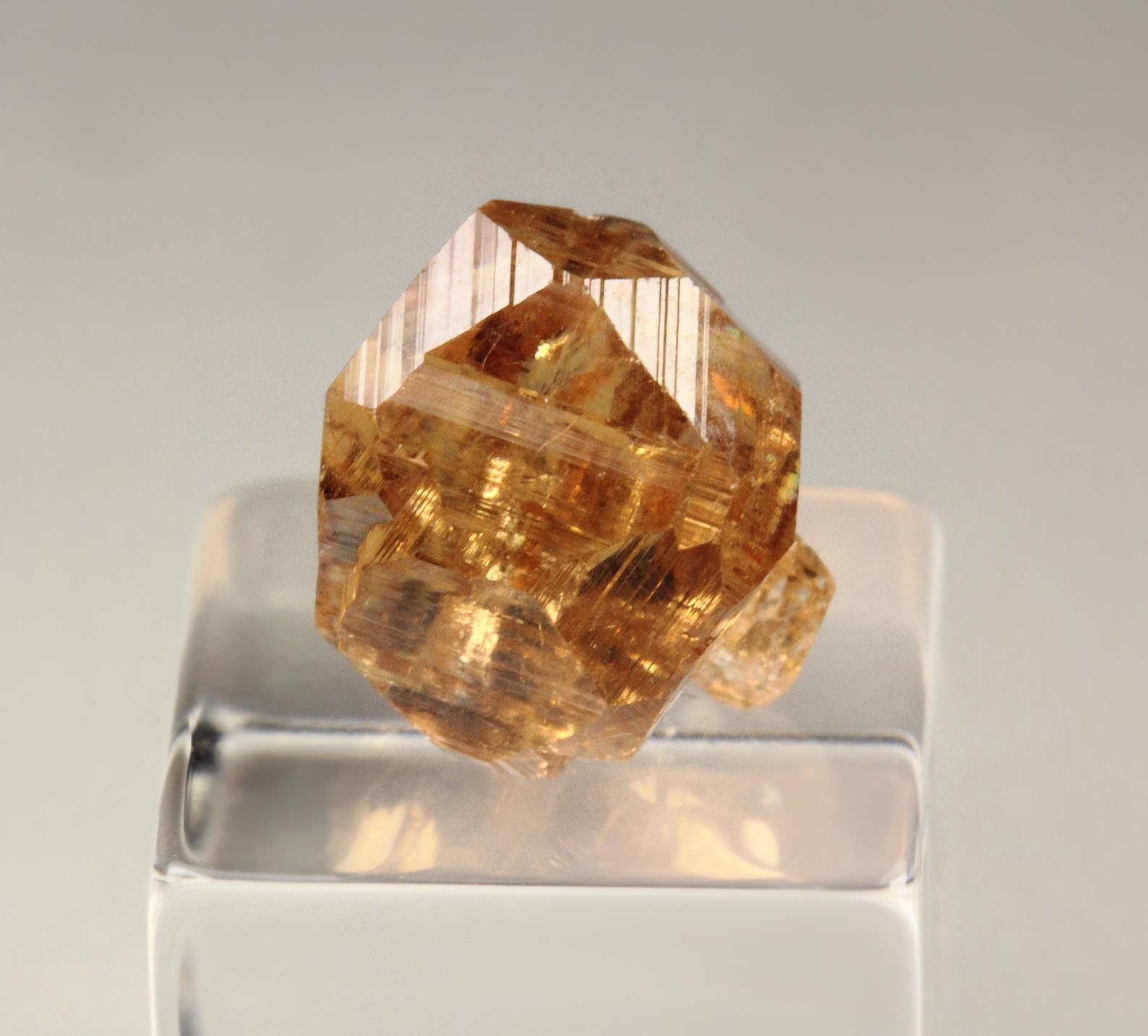 gem GARNET var. GROSSULAR