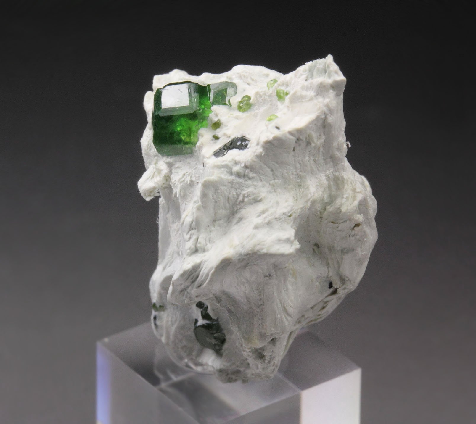 gem GARNET var. ANDRADITE var. DEMANTOID